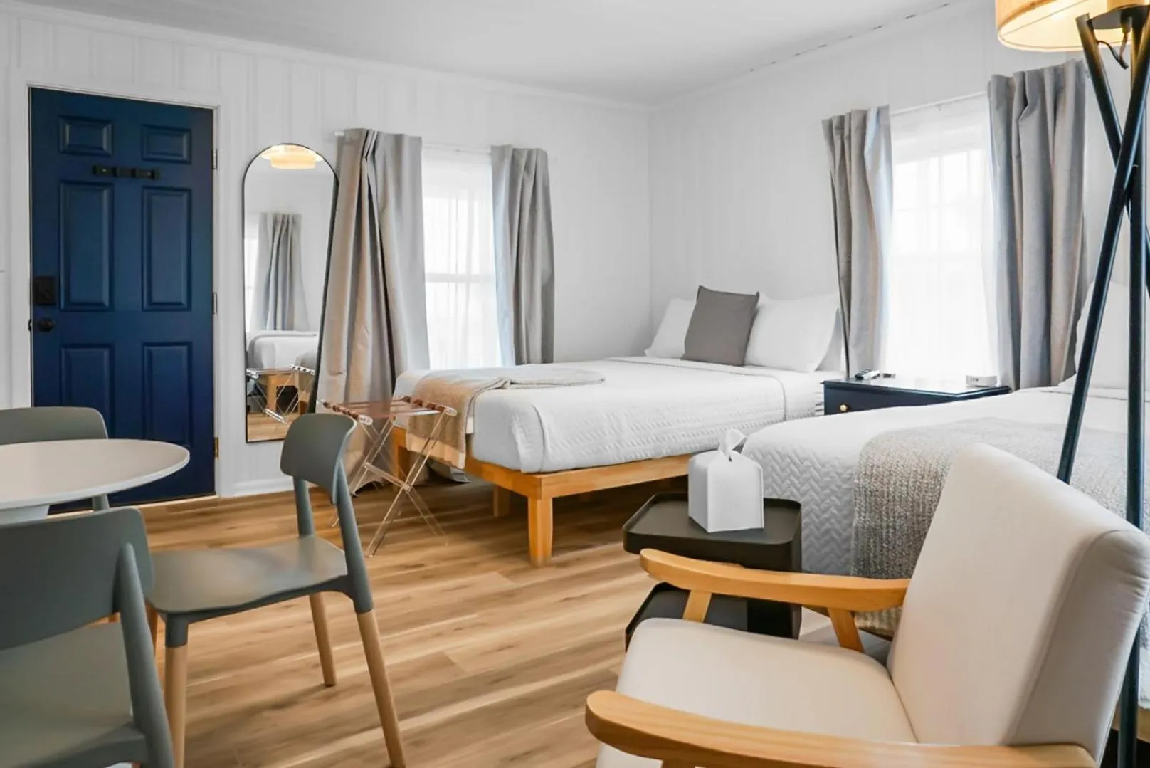 Photo of the whole room, Bed in The Boardwalk Inn