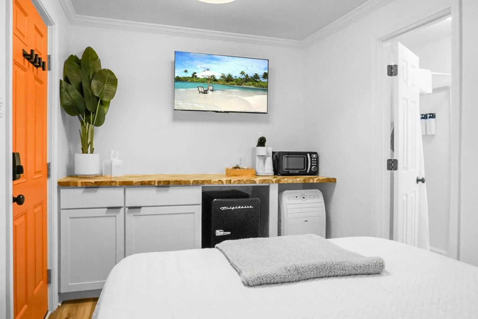 Bed in The Boardwalk Inn