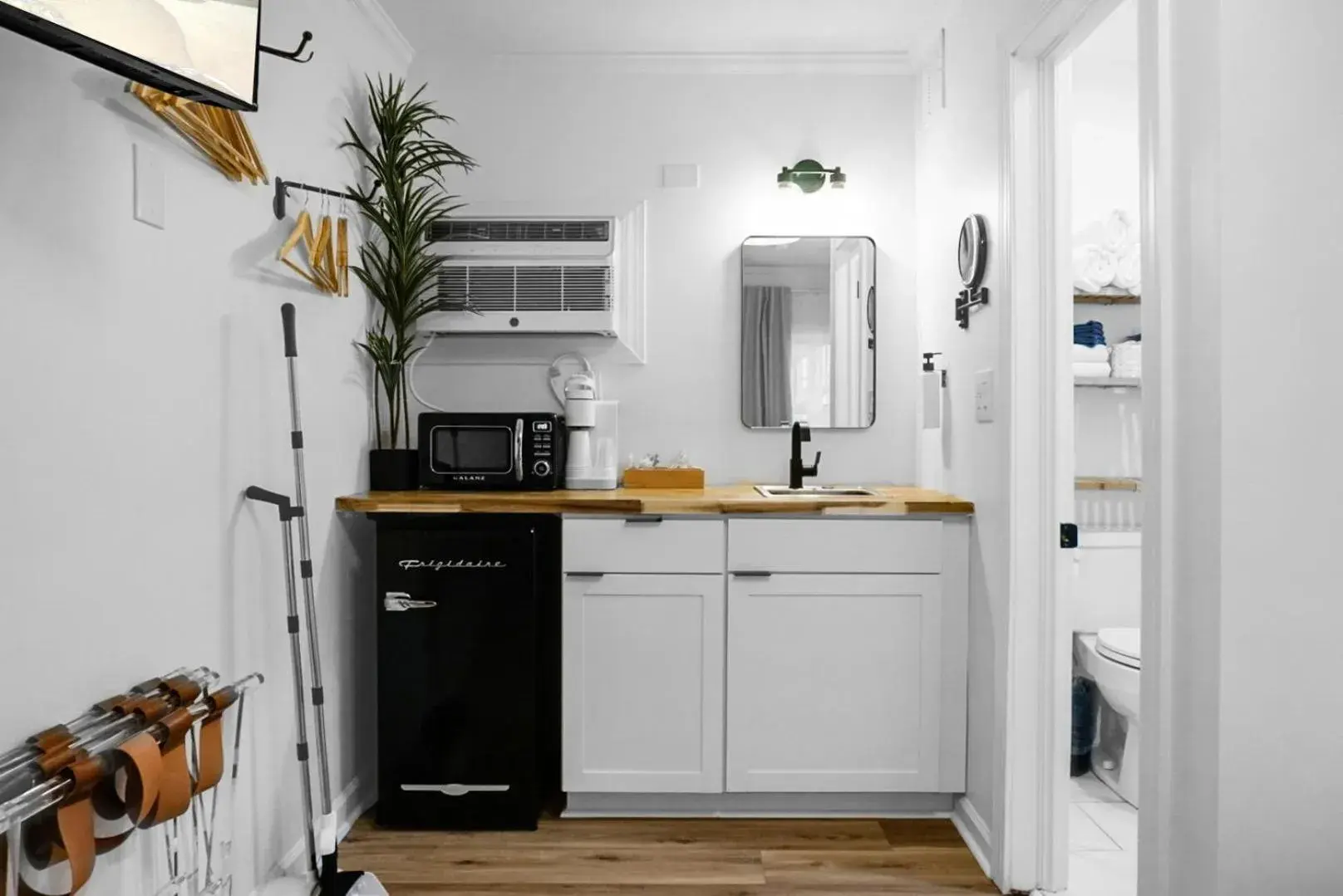 Standard Queen Room in The Boardwalk Inn Standard Queen Room in The Boardwalk Inn