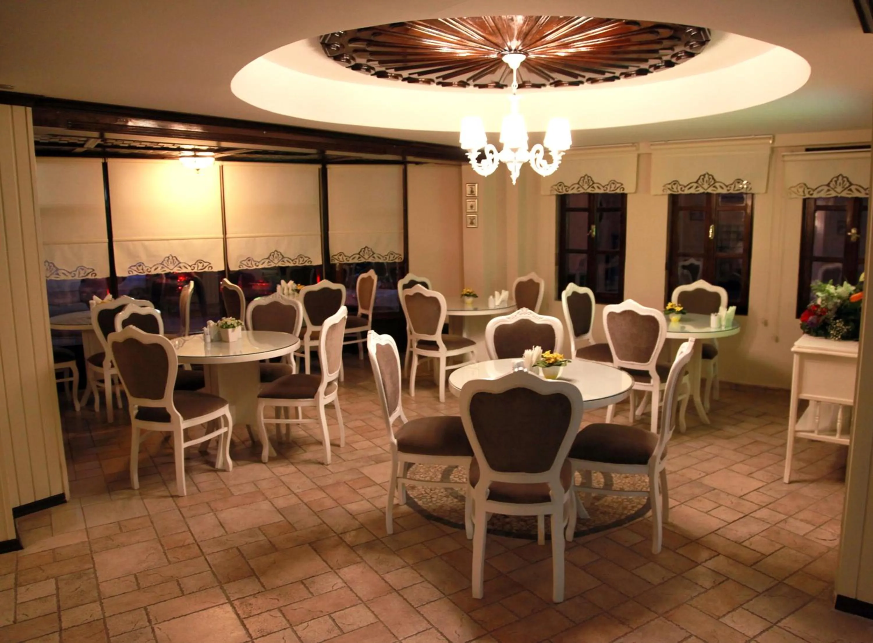 Restaurant/places to eat in Kadi Konagi Thermal Hotel