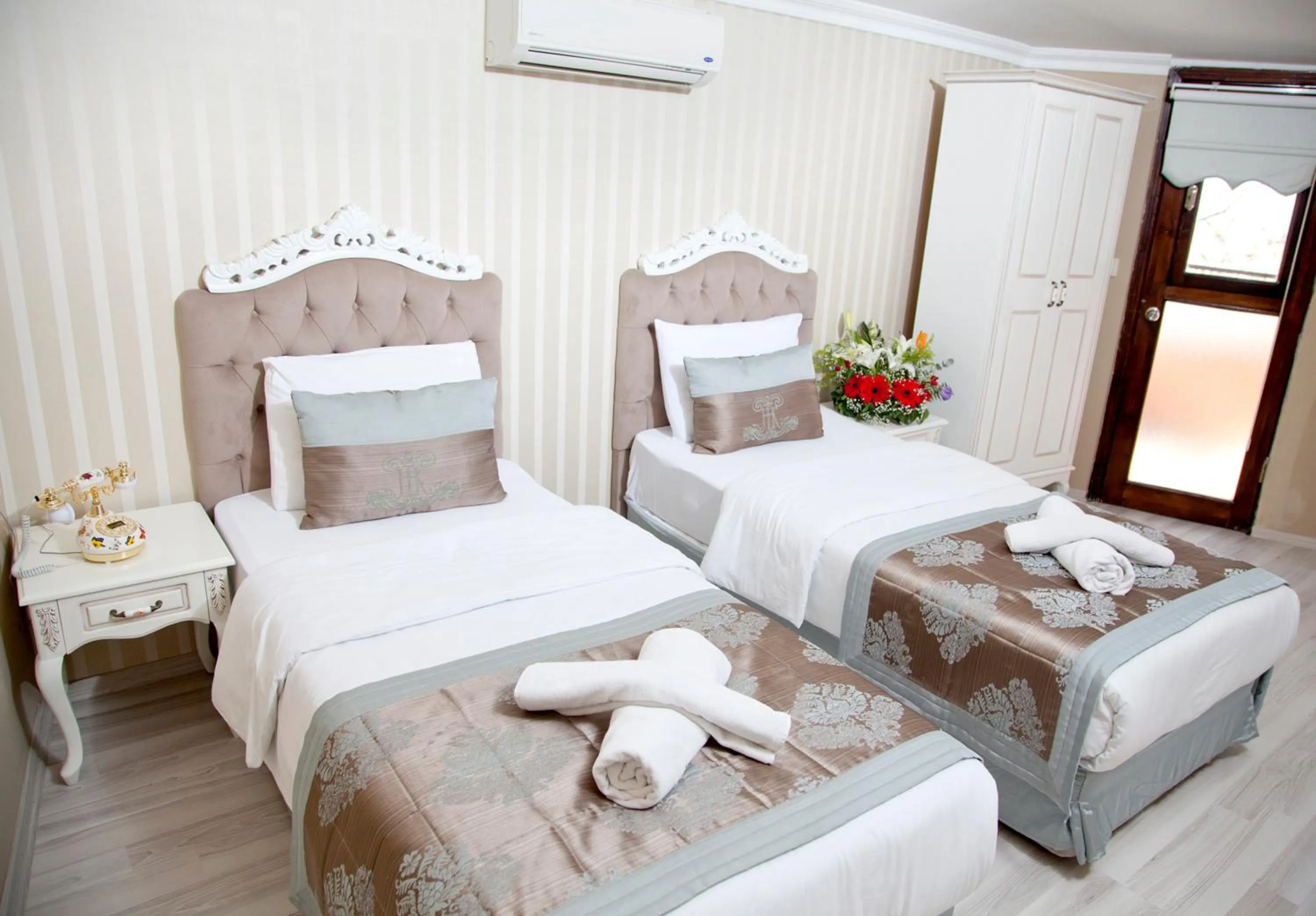 Photo of the whole room, Bed in Kadi Konagi Thermal Hotel