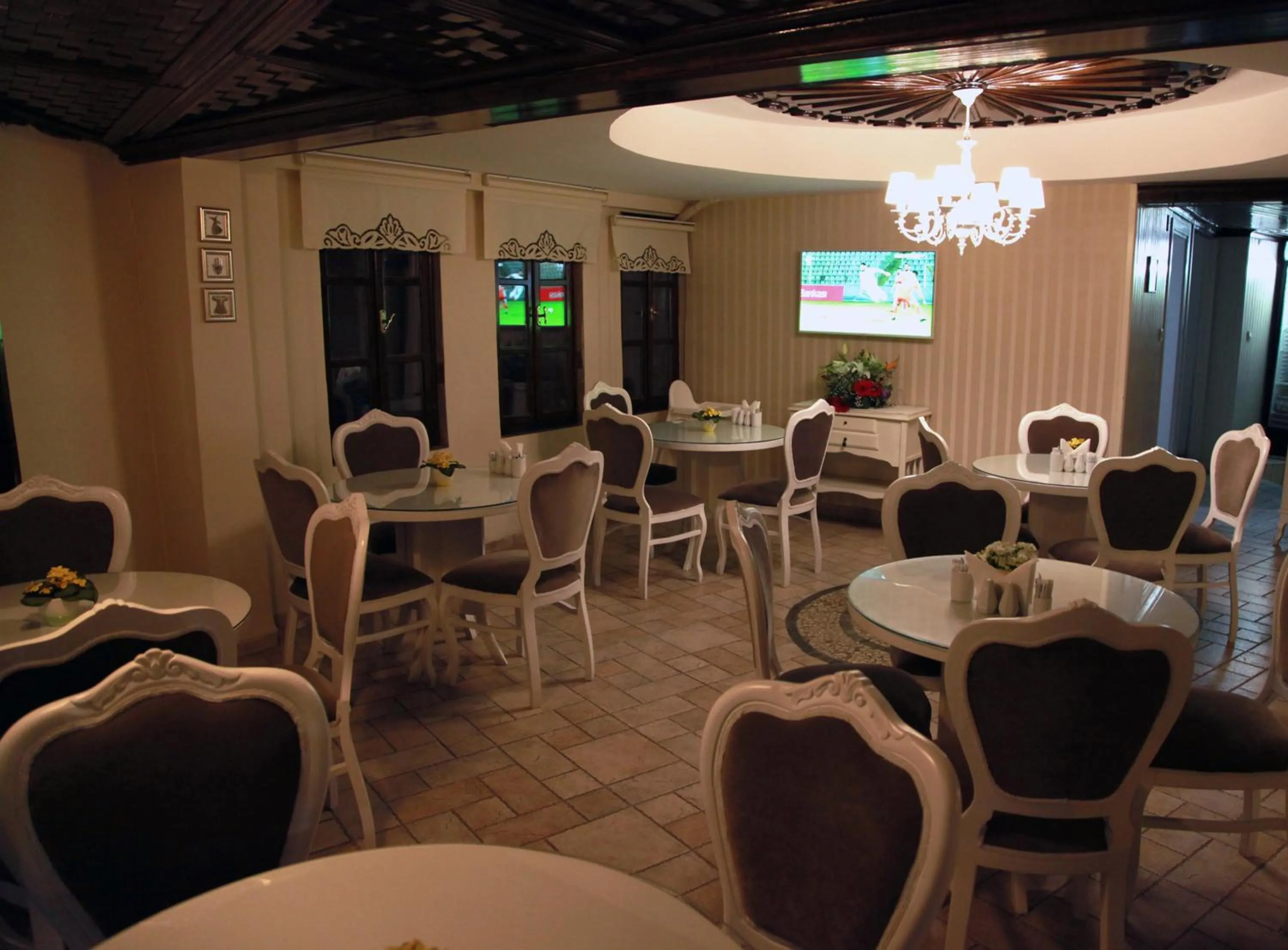 Restaurant/places to eat in Kadi Konagi Thermal Hotel