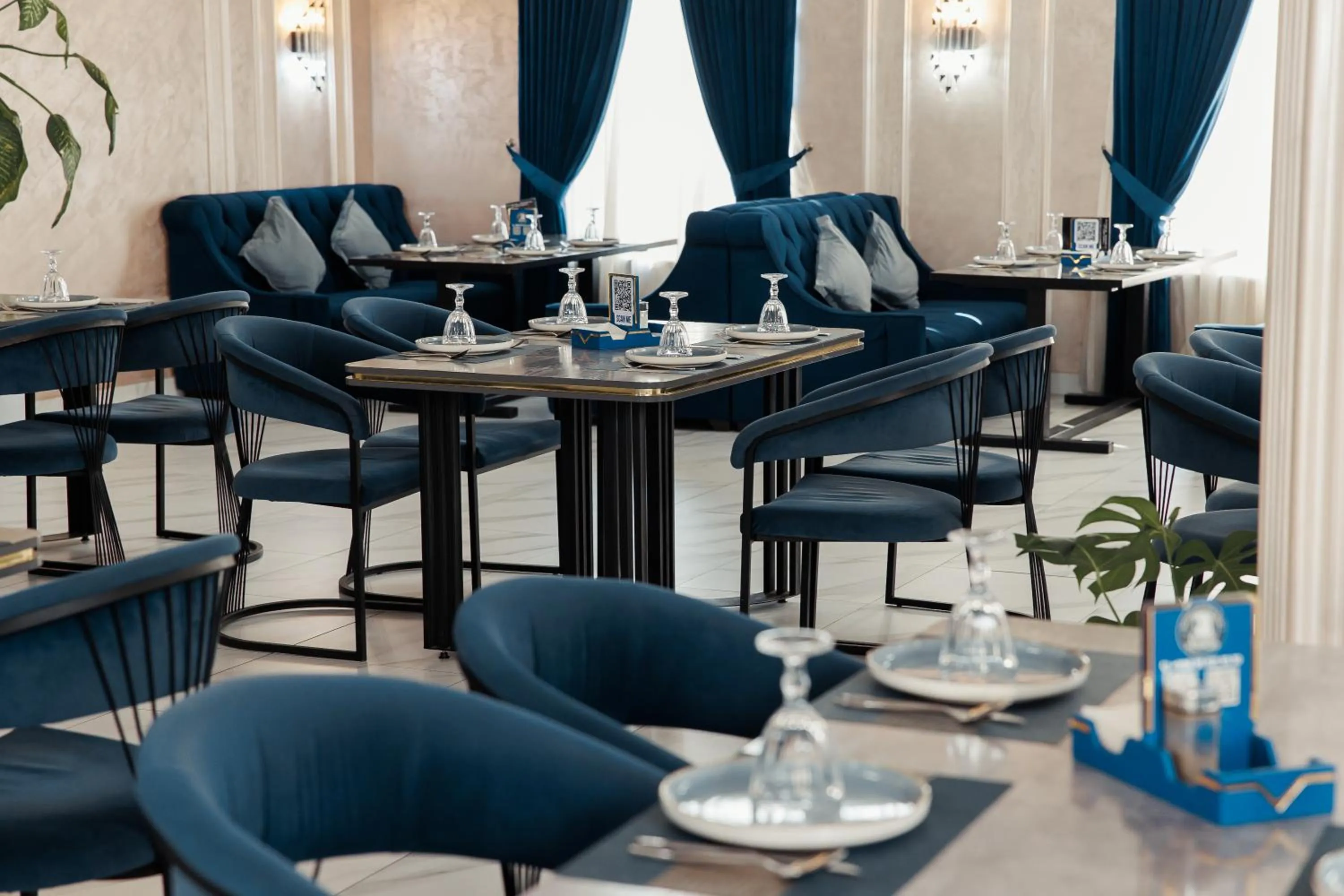 Restaurant/places to eat in Polar Bear