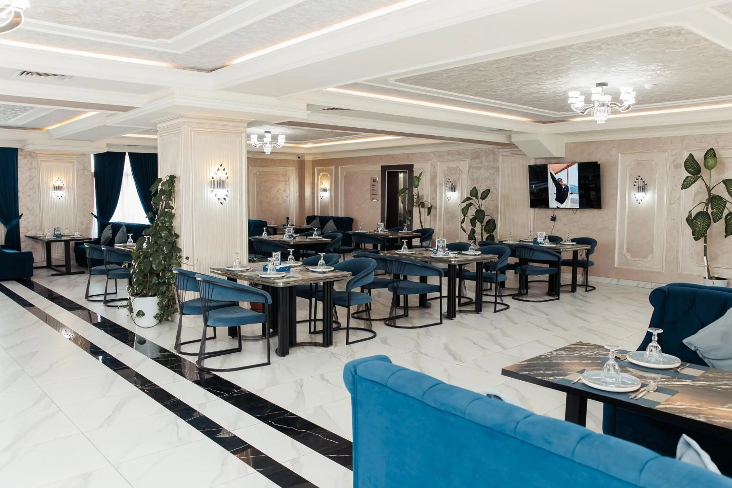 Restaurant/places to eat in Polar Bear