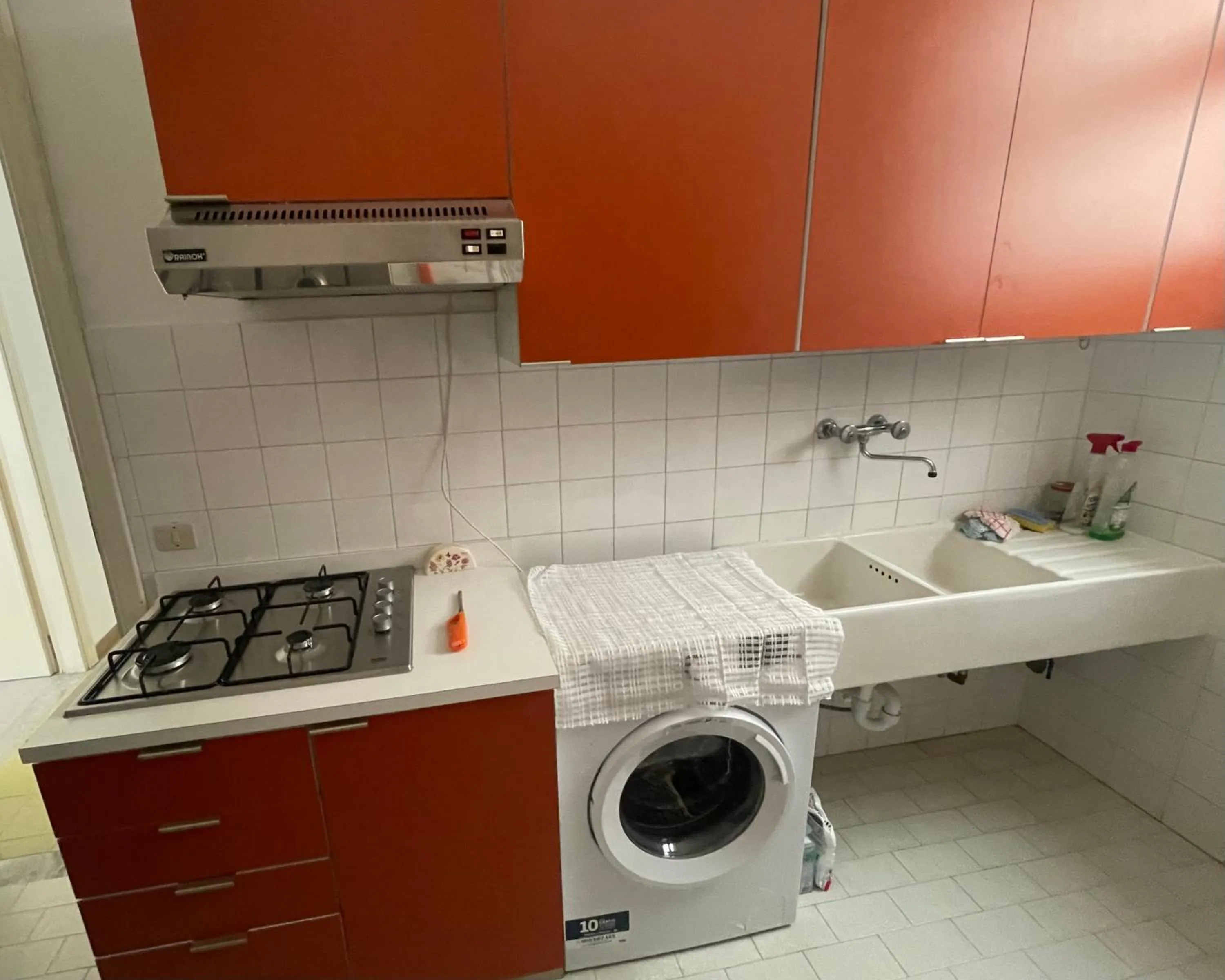 Kitchen or kitchenette in La pineta Apartment Tropea