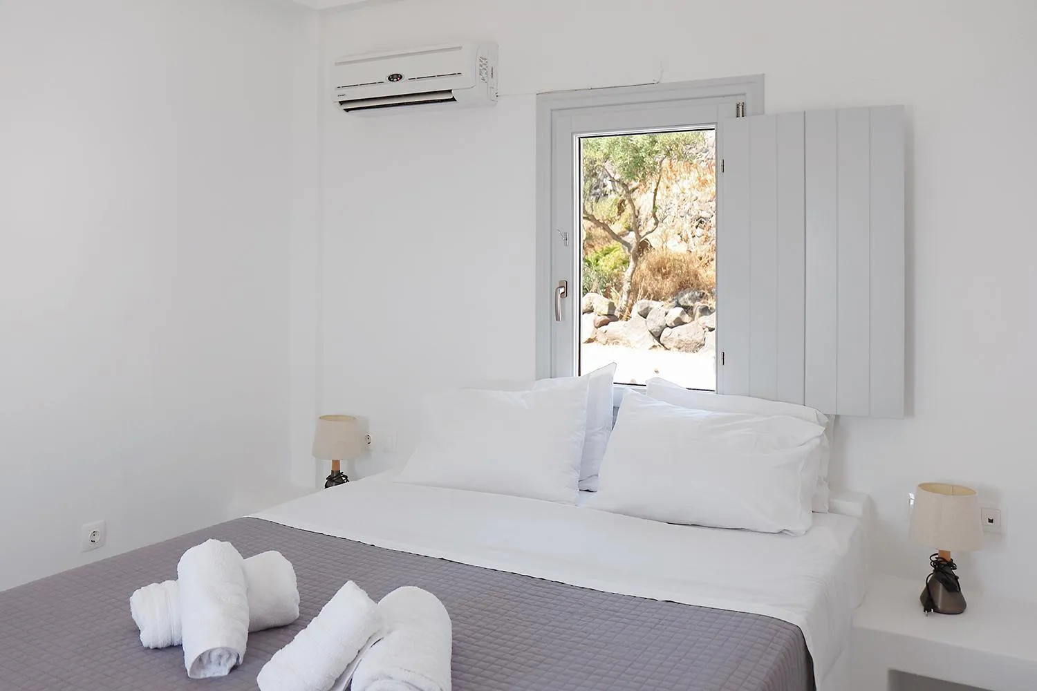 Bedroom, Bed in Phaos Santorini Suites