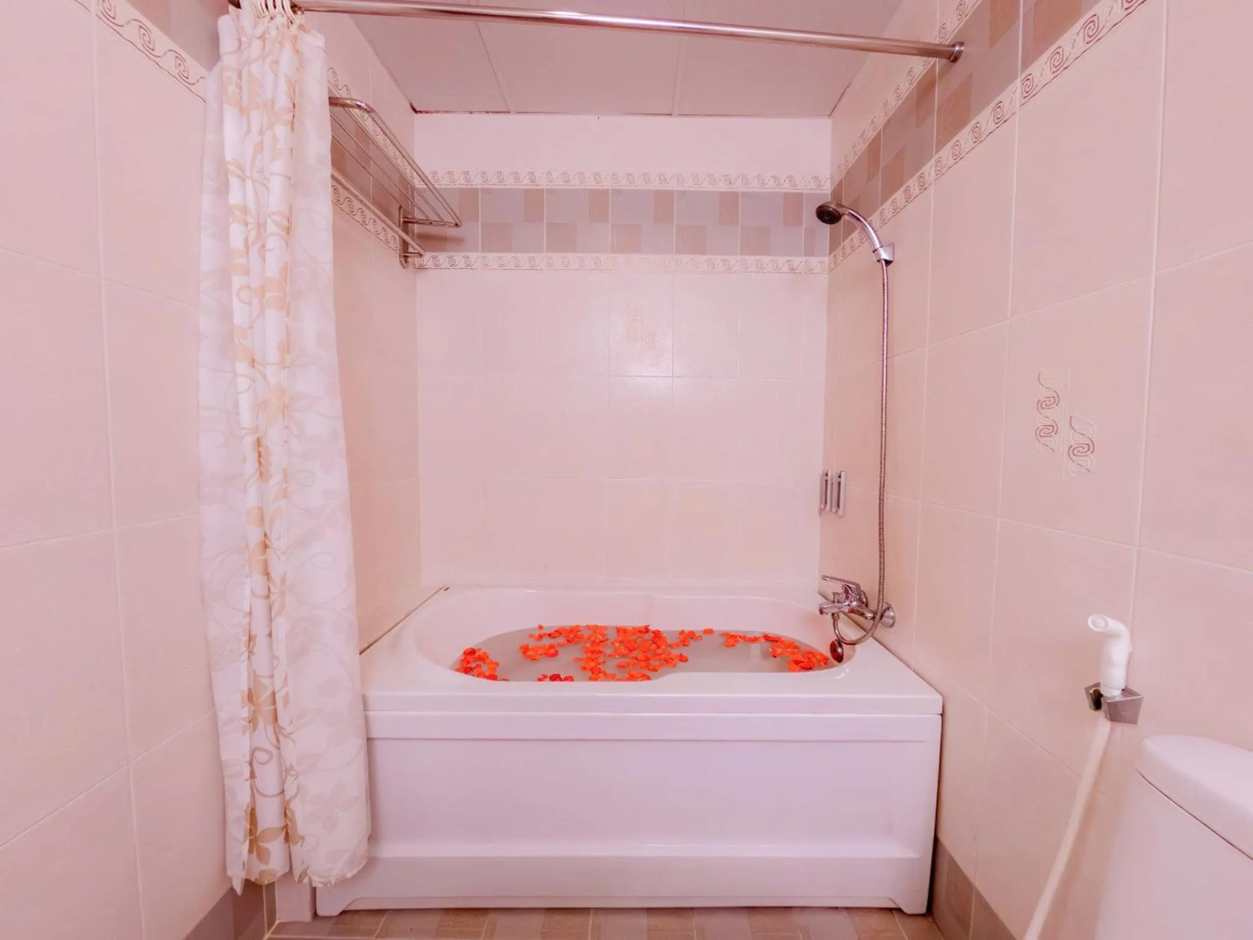 Bath, Bed in Lanxy Hotel Nha Trang