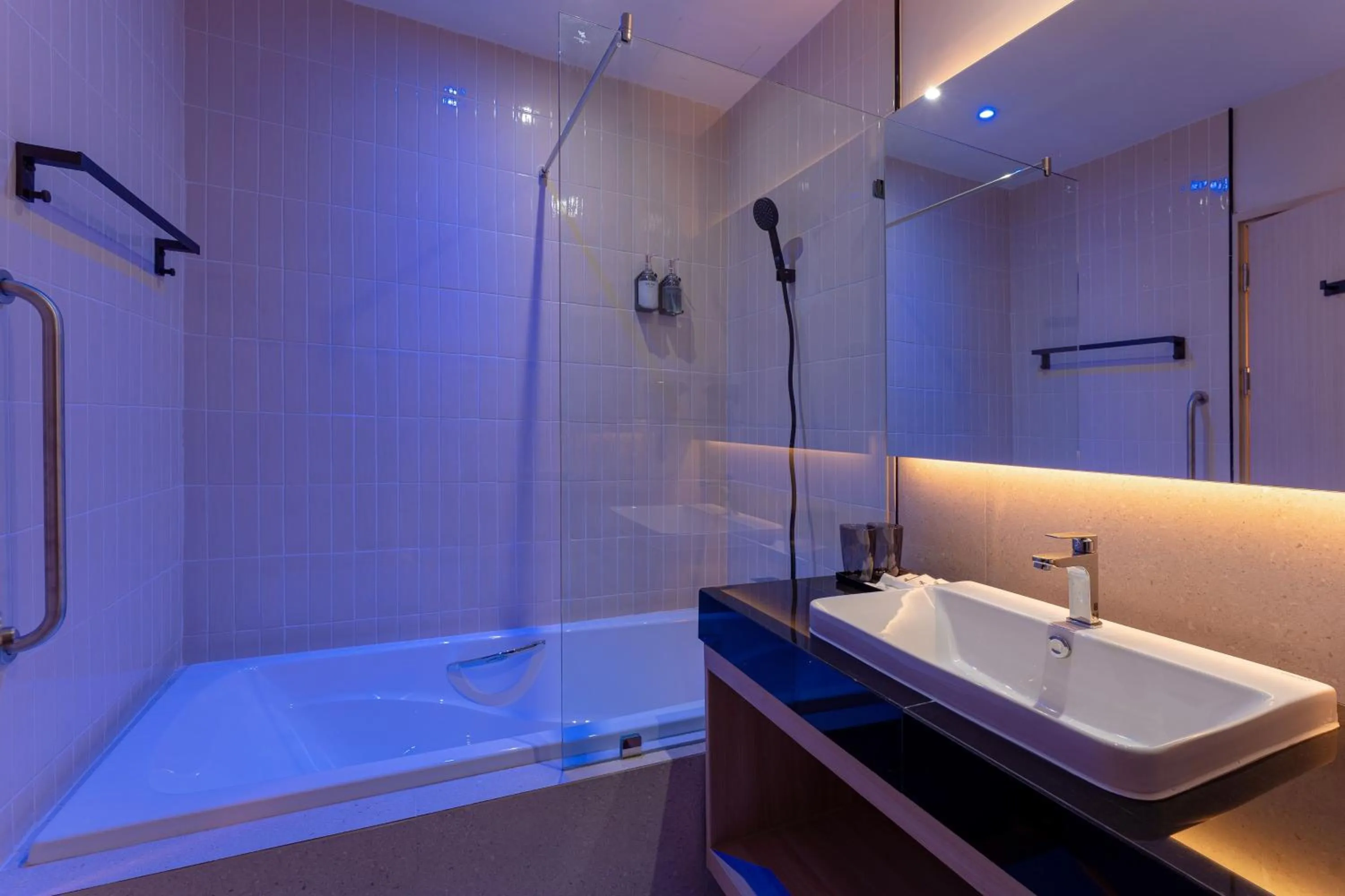 Bathroom in Moose EASY Hotel