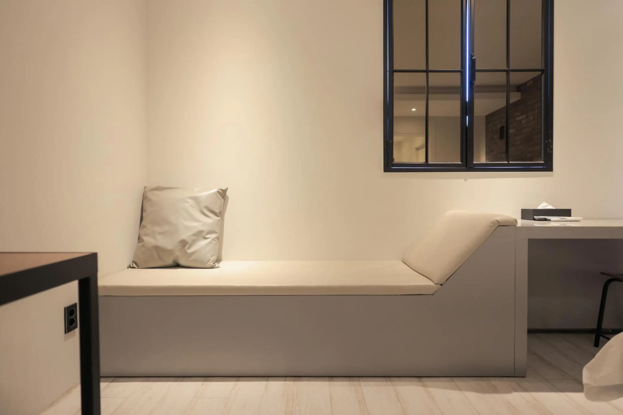 Seating area, Bed in Hotel Yaja Siheung Jeongwang