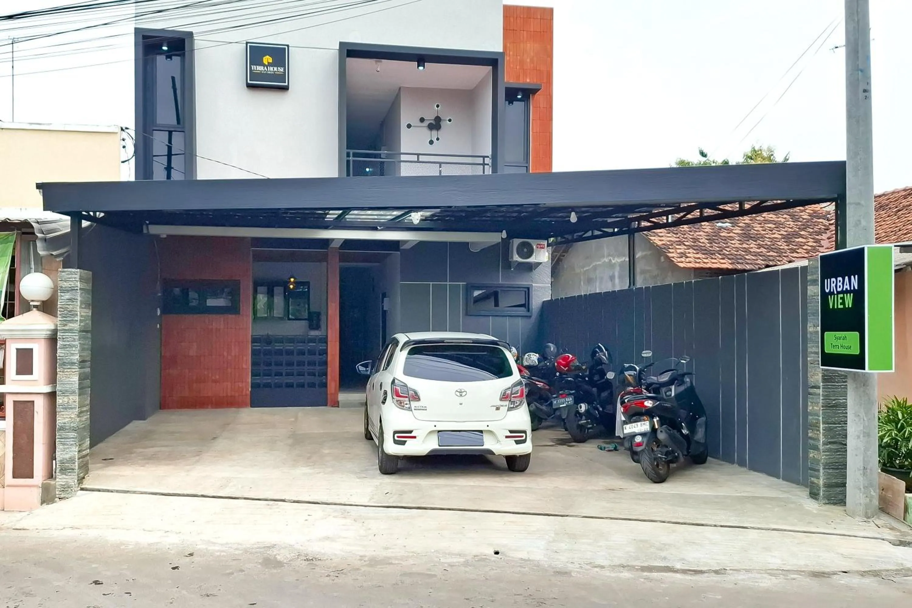 Facade/entrance in Urbanview Hotel Syariah Terra House Pati by RedDoorz