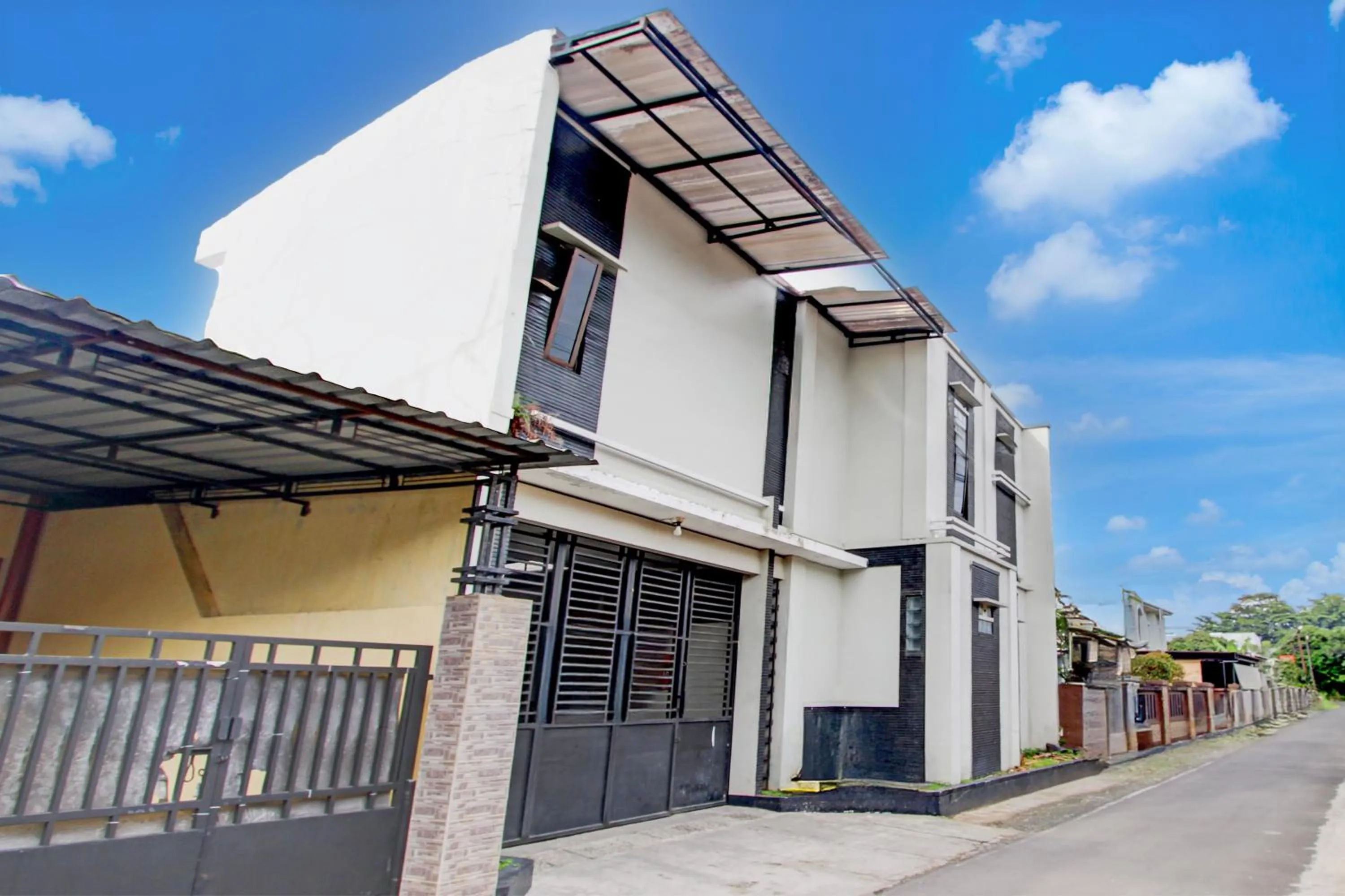 Facade/entrance in Hotel O Ump Near Rs Margono