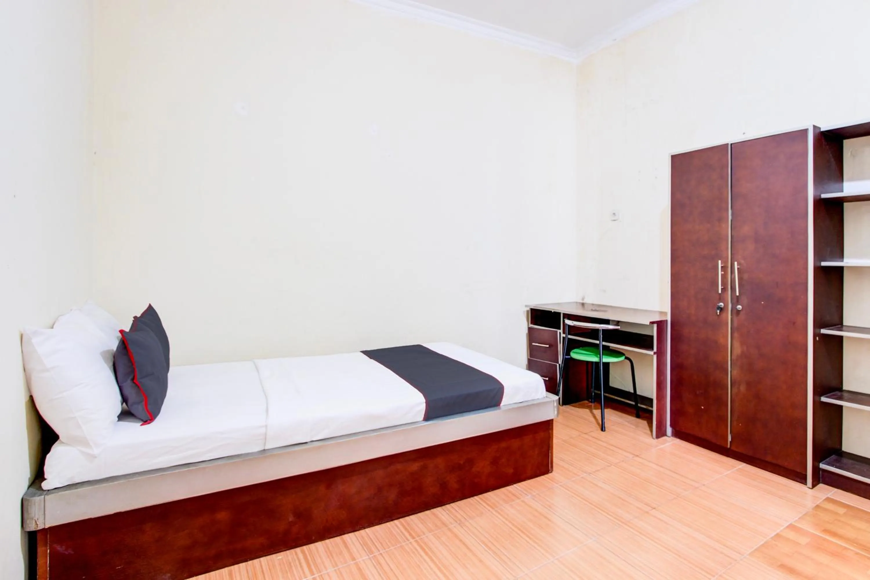 Bedroom, Bed in Hotel O Ump Near Rs Margono