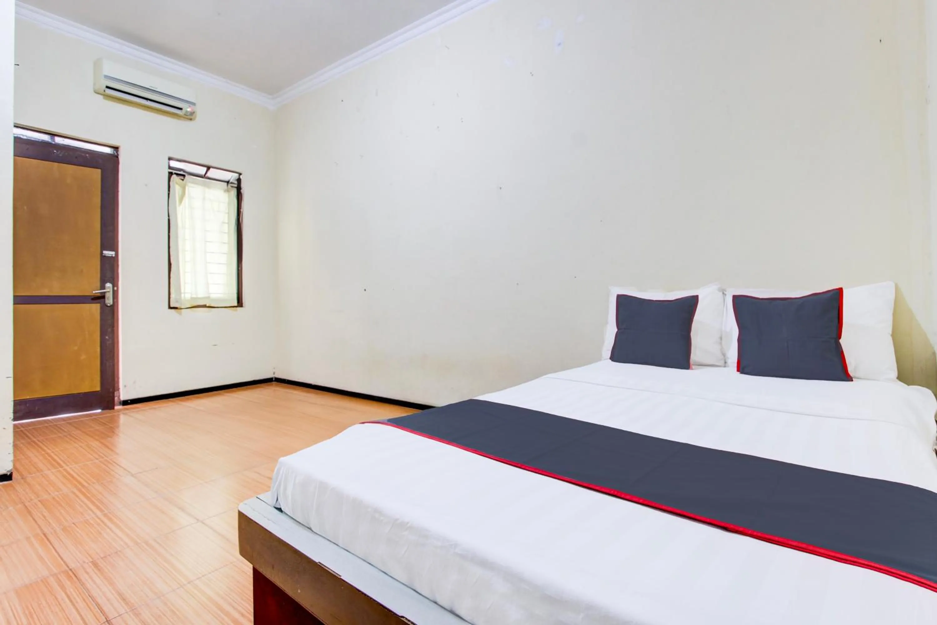 Bedroom, Bed in Hotel O Ump Near Rs Margono