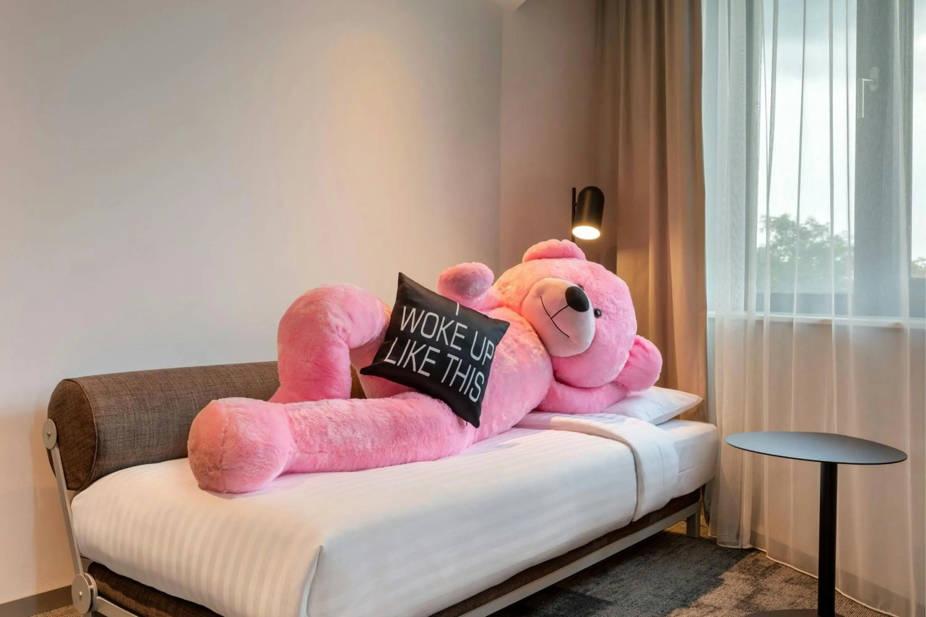 Photo of the whole room, Bed in Moxy Hamburg - Finkenwerder