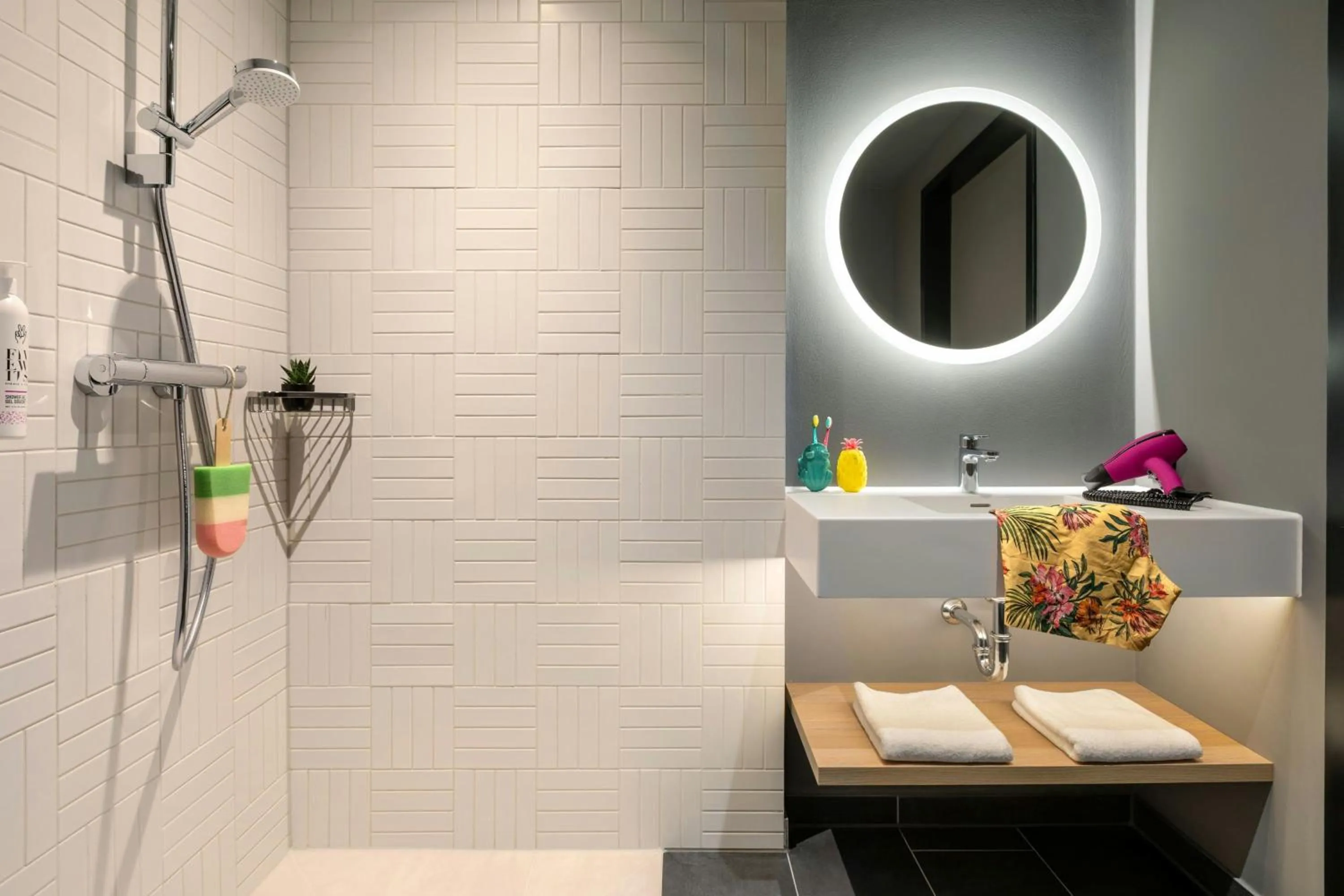 Bathroom in Moxy Hamburg - Finkenwerder