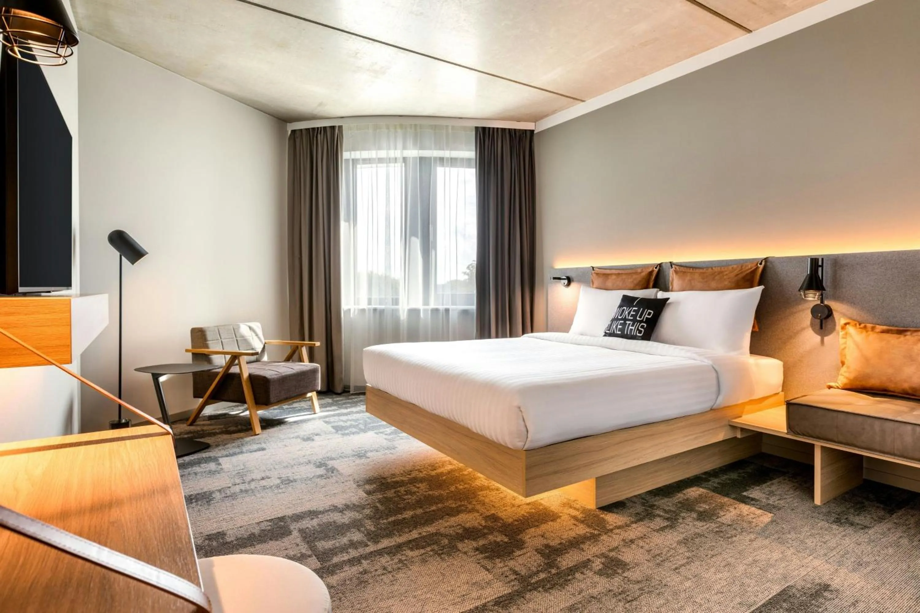 Photo of the whole room, Bed in Moxy Hamburg - Finkenwerder