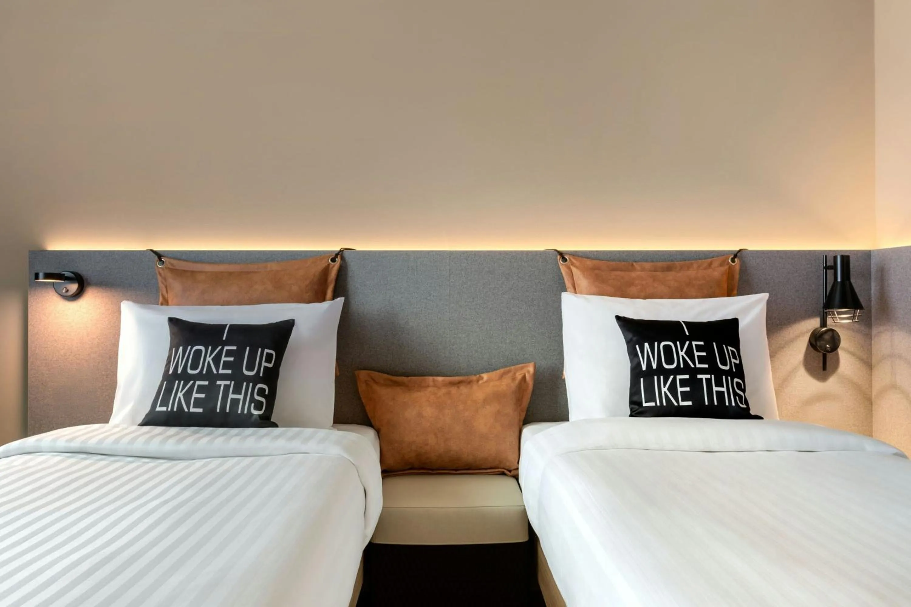 Photo of the whole room, Bed in Moxy Hamburg - Finkenwerder