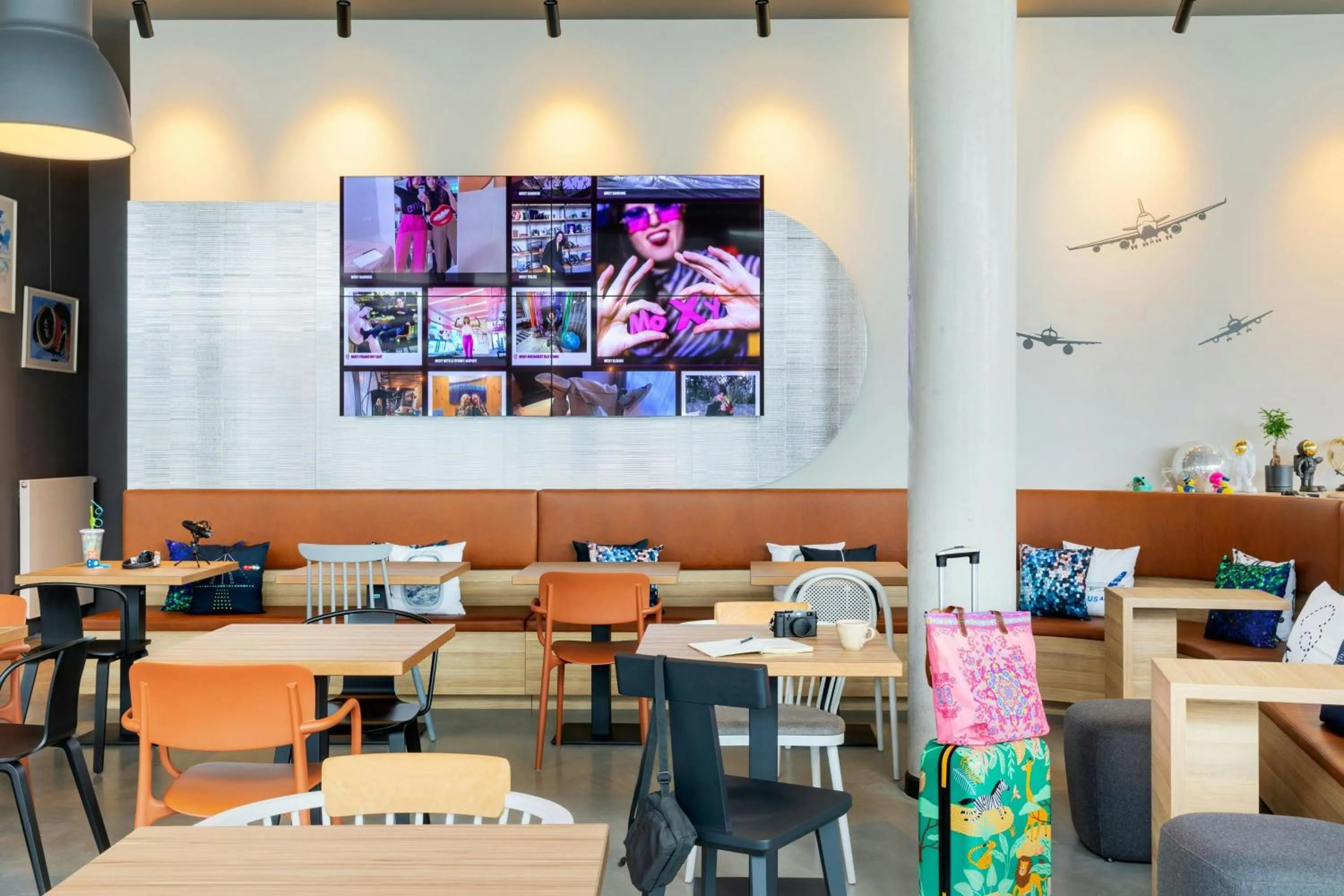 Lobby or reception in Moxy Hamburg - Finkenwerder