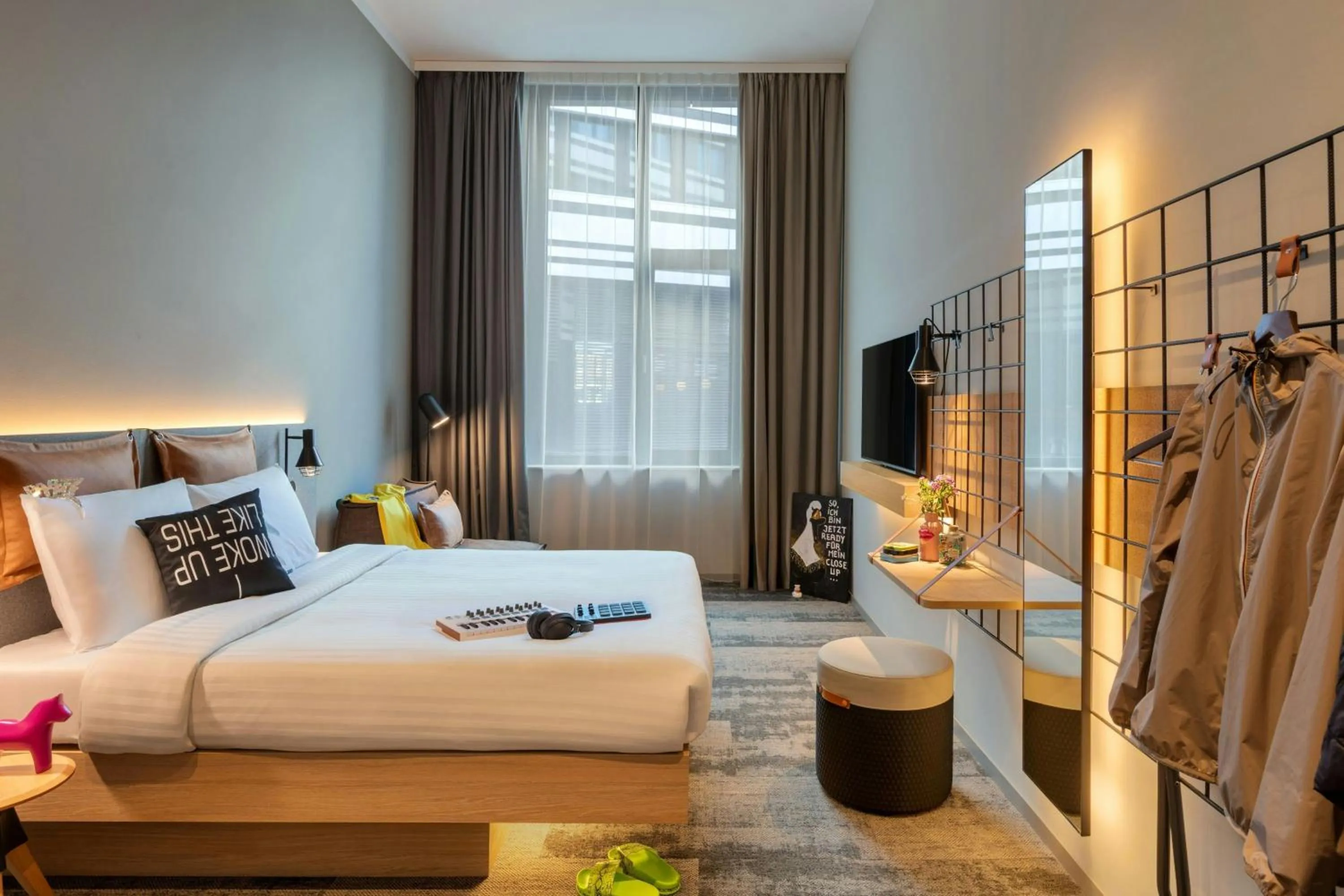 Photo of the whole room, Bed in Moxy Hamburg - Finkenwerder