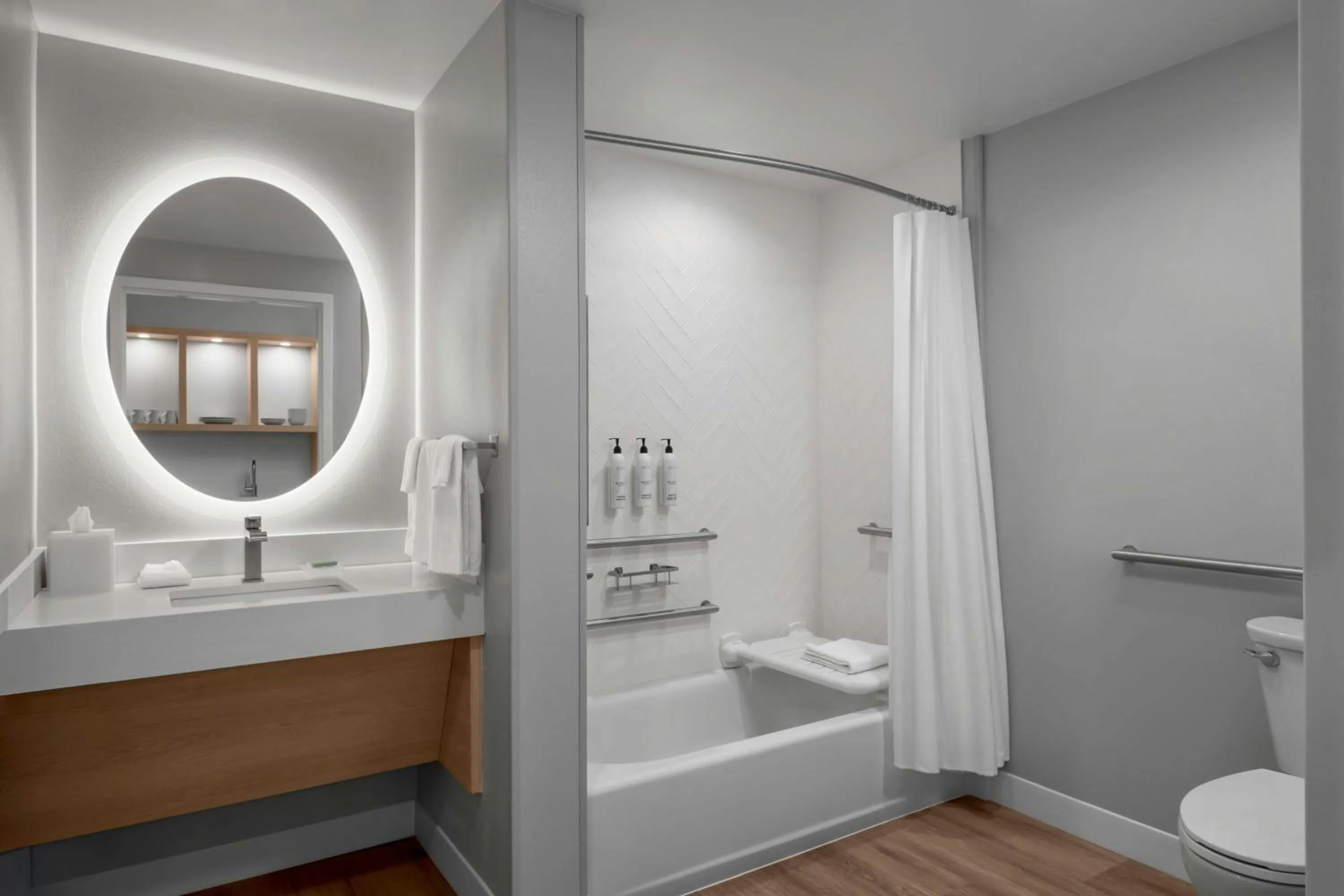 Bathroom in TownePlace Suites by Marriott Midwest City