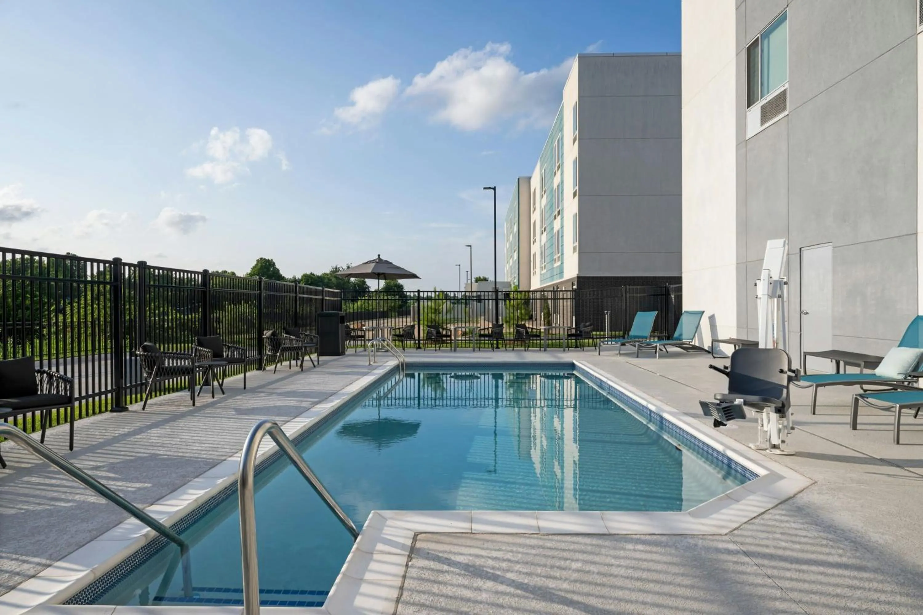 Swimming pool in TownePlace Suites by Marriott Midwest City