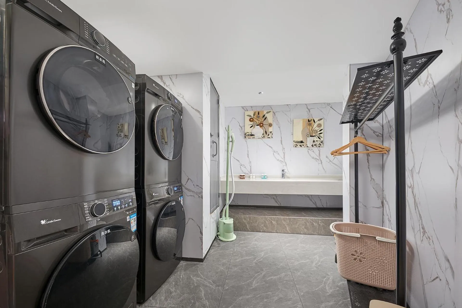 flat iron in Lavande Hotel Guangzhou Beijing Road Pedestrian Street Haizhu Square Metro Station Branch - Free Deliver Service to Canton Fair Complex During Canton Fair Period