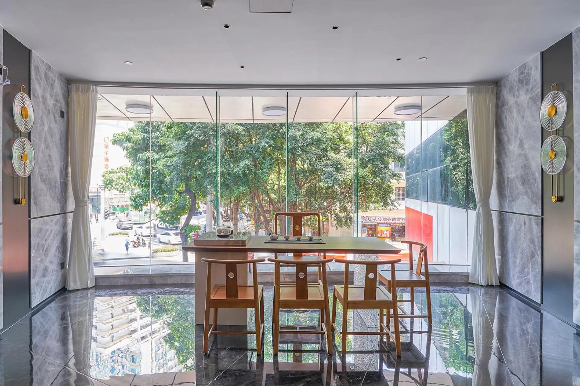 Seating area in Lavande Hotel Guangzhou Beijing Road Pedestrian Street Haizhu Square Metro Station Branch - Free Deliver Service to Canton Fair Complex During Canton Fair Period