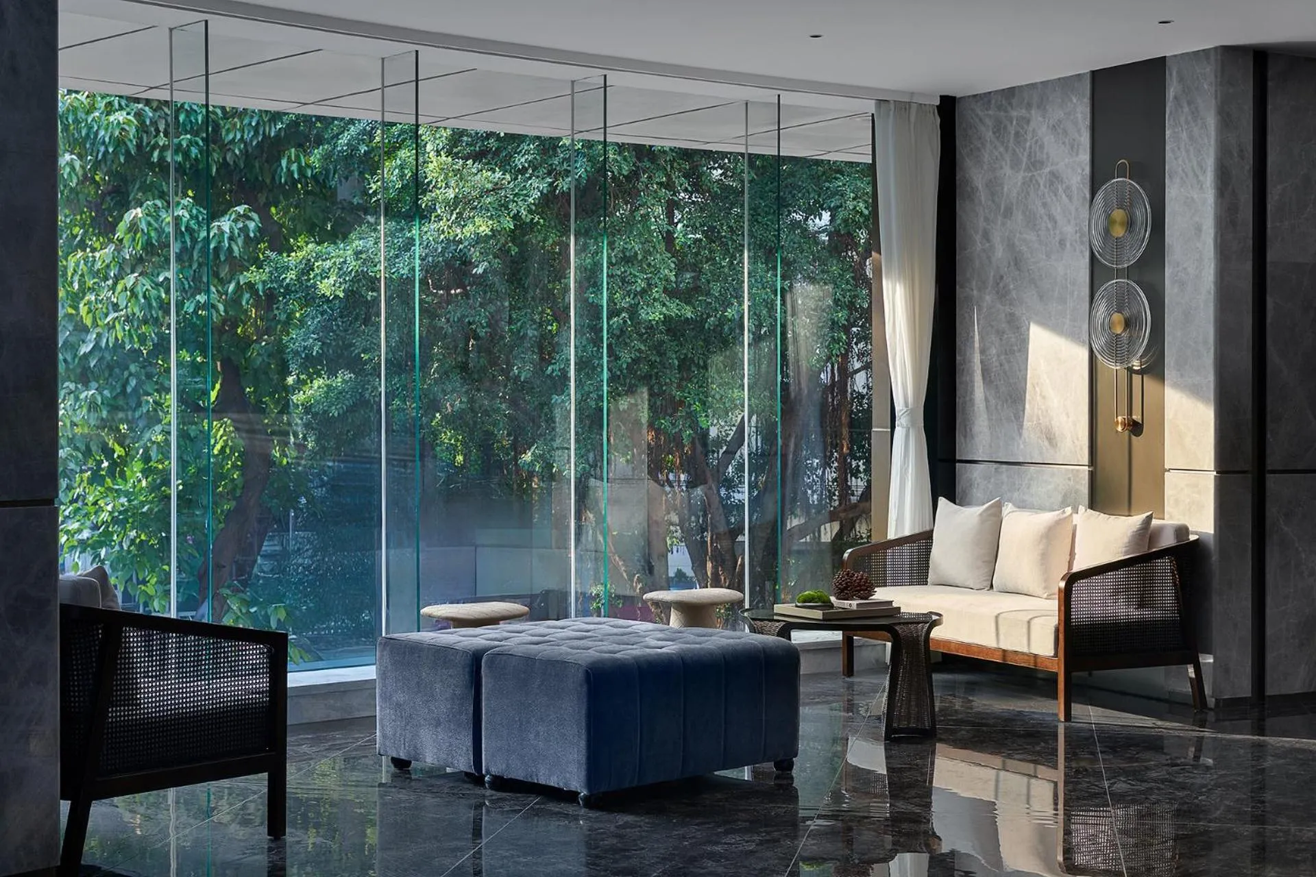 Lobby or reception in Lavande Hotel Guangzhou Beijing Road Pedestrian Street Haizhu Square Metro Station Branch - Free Deliver Service to Canton Fair Complex During Canton Fair Period