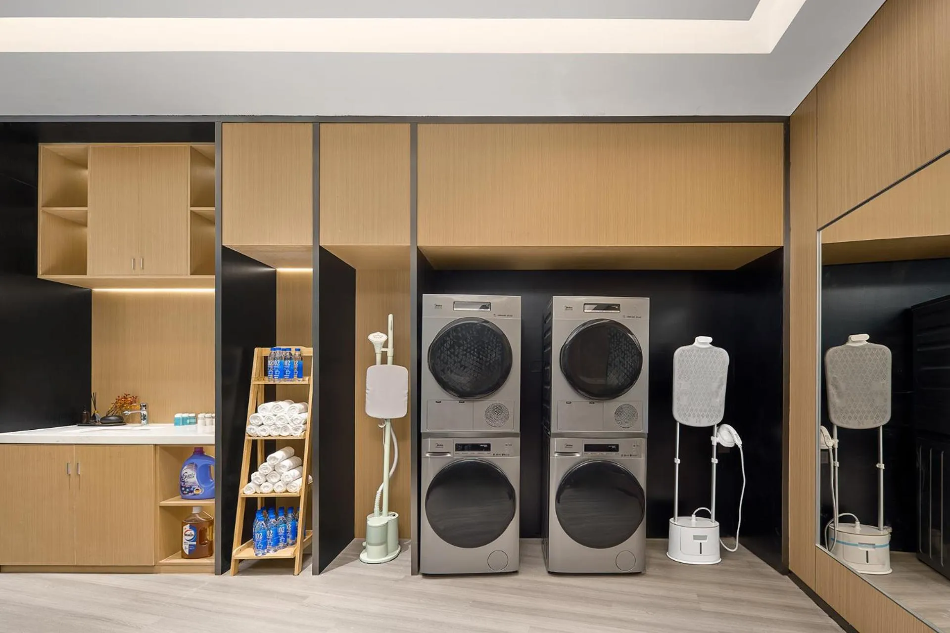 flat iron in Lavande Hotel Guangzhou Beijing Road Pedestrian Street Haizhu Square Metro Station Branch - Free Deliver Service to Canton Fair Complex During Canton Fair Period