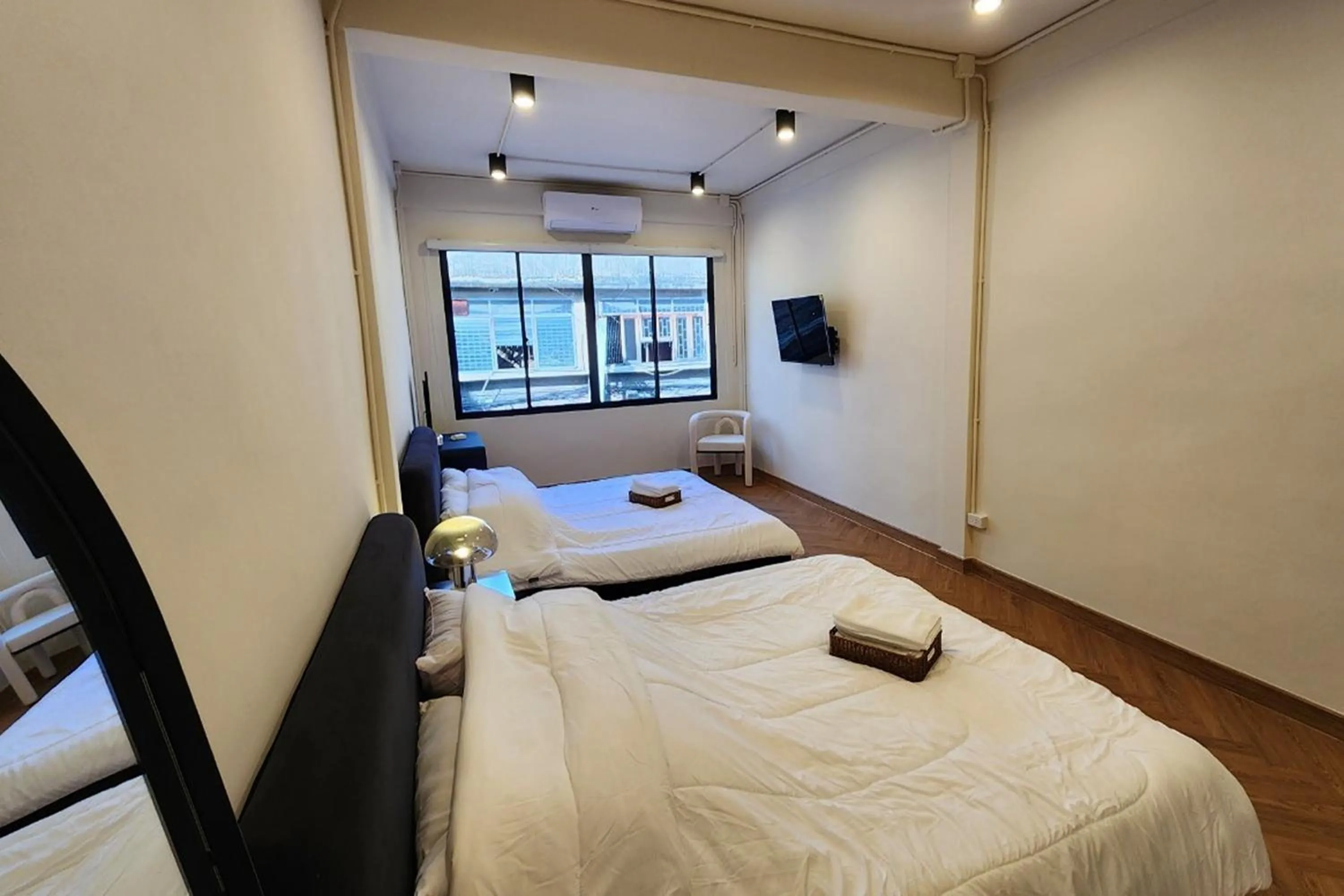 Photo of the whole room, Bed in Saint Louis Stay