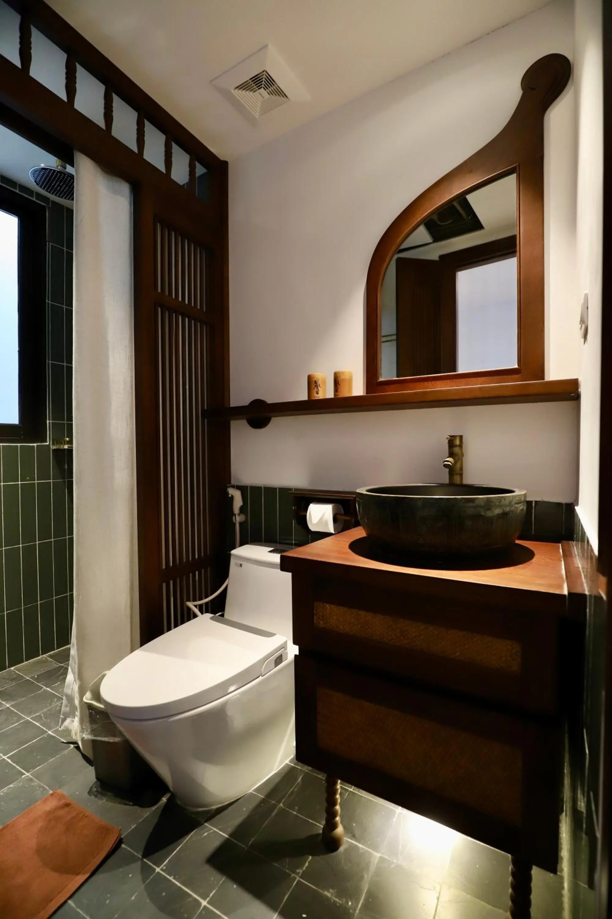 Toilet in Maison Nha 16 Nguyen Khuyen