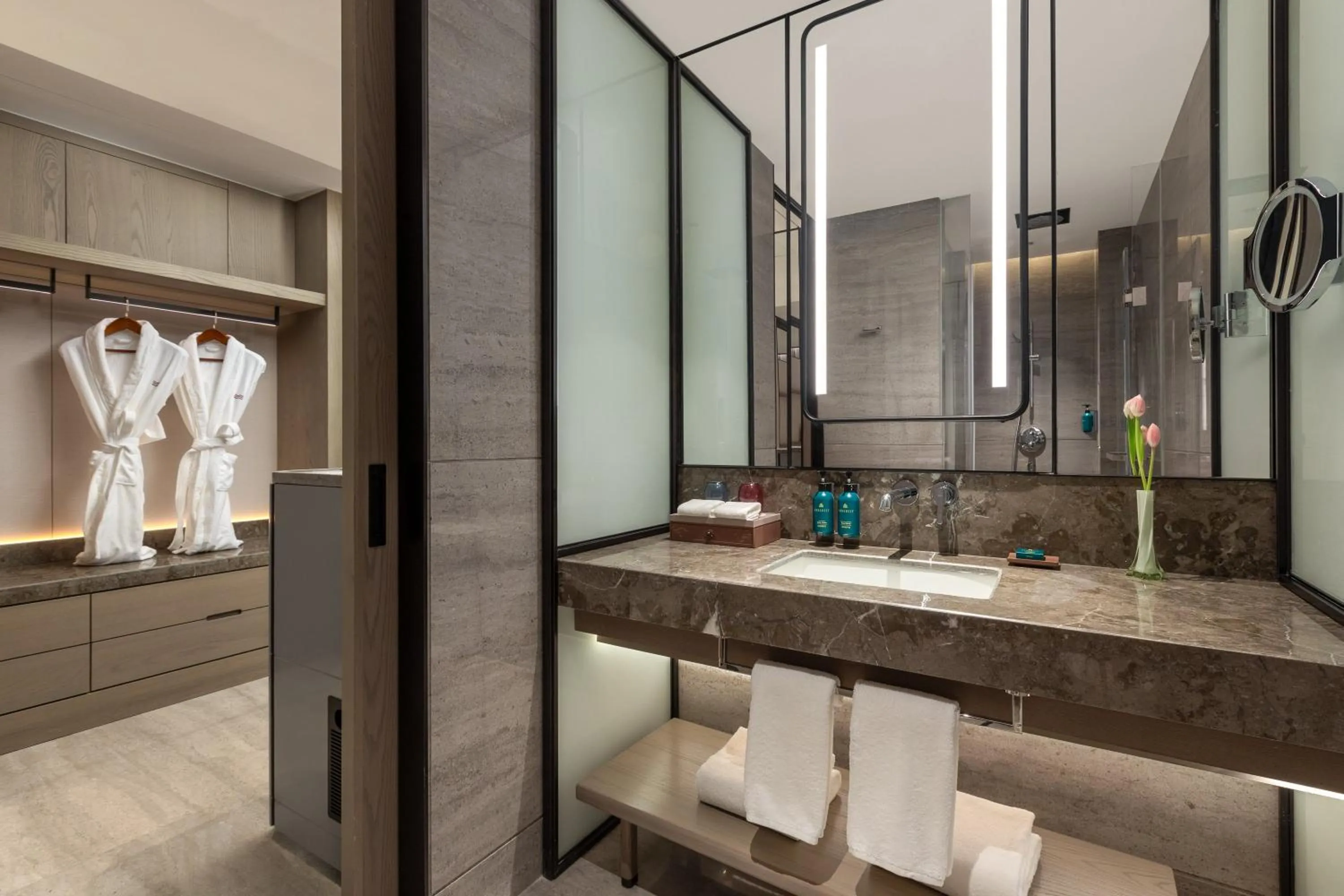 Photo of the whole room in Crowne Plaza Quzhou, an IHG Hotel