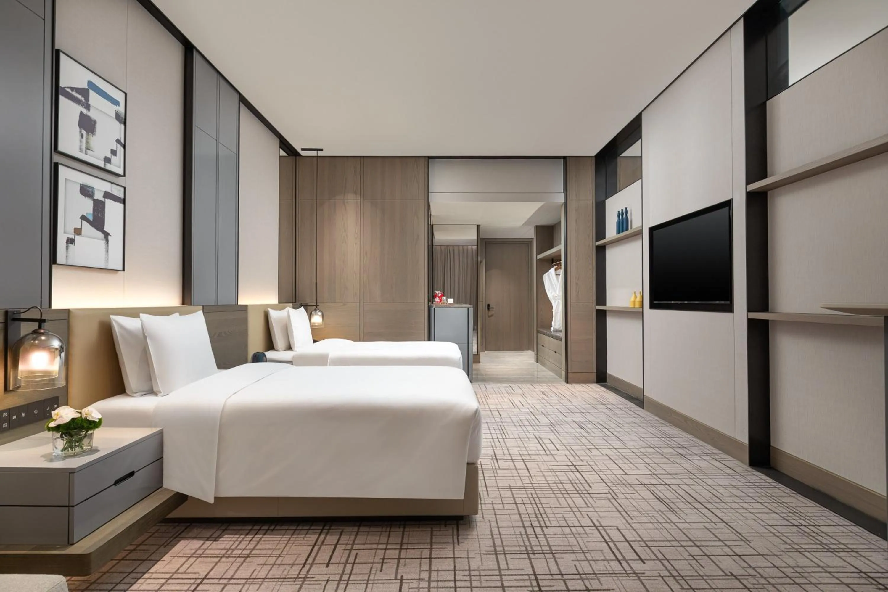 Photo of the whole room, Bed in Crowne Plaza Quzhou, an IHG Hotel