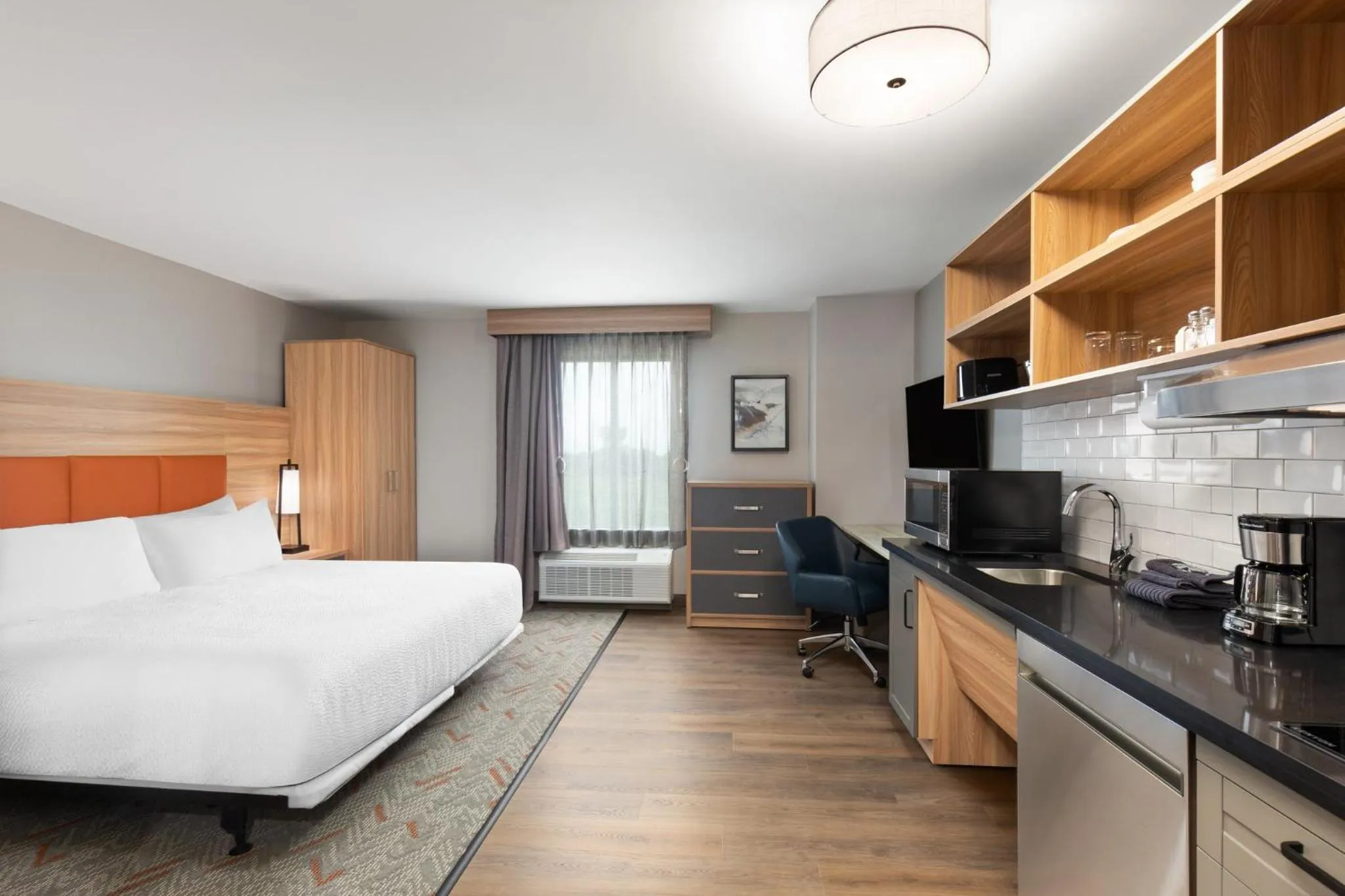 Photo of the whole room, Bed in Candlewood Suites Shelbyville, an IHG Hotel