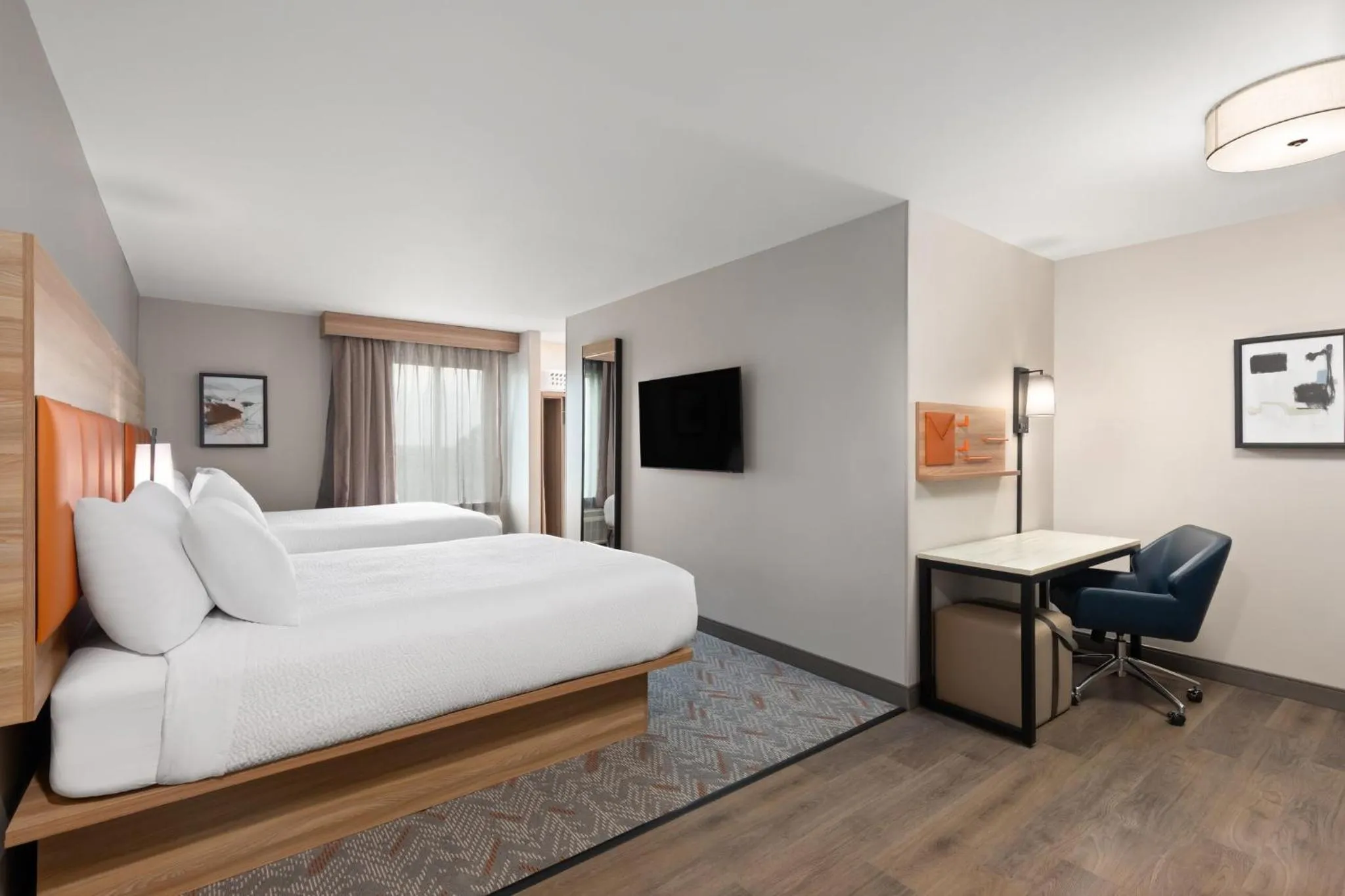 Photo of the whole room, Bed in Candlewood Suites Shelbyville, an IHG Hotel