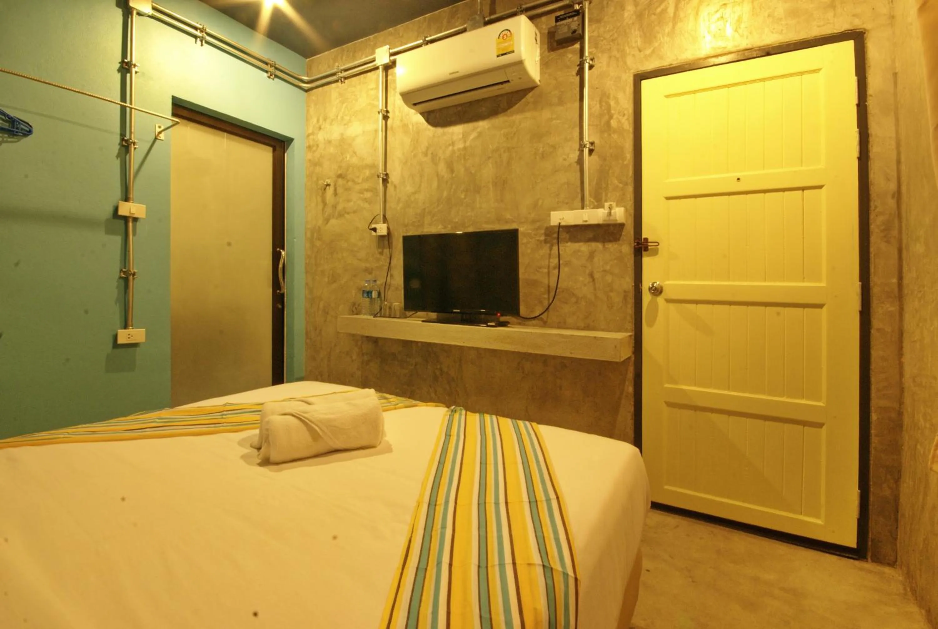 Seabox Khaolak Hostel