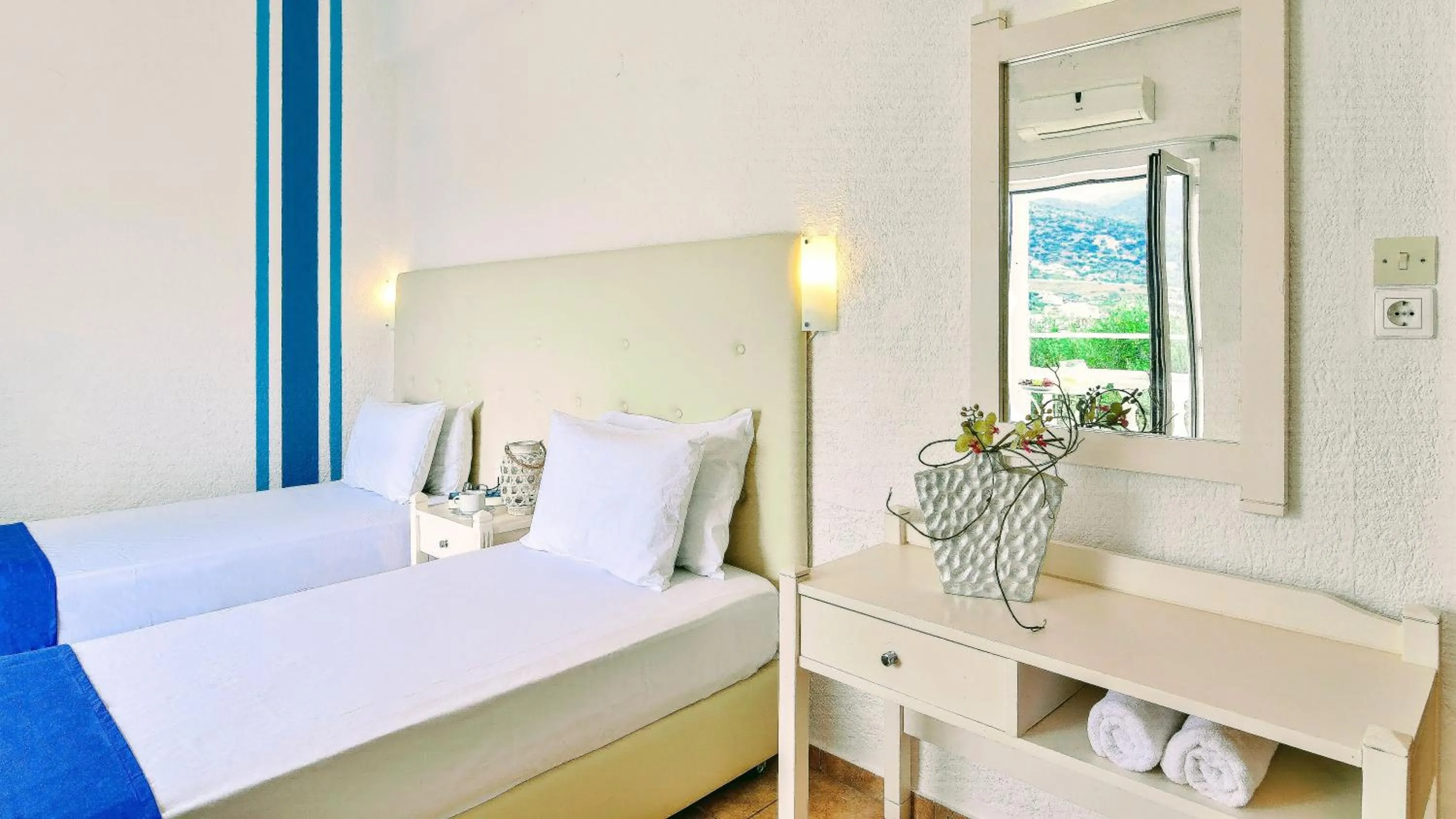 Bedroom, Bed in Ibiscus Hotel Malia