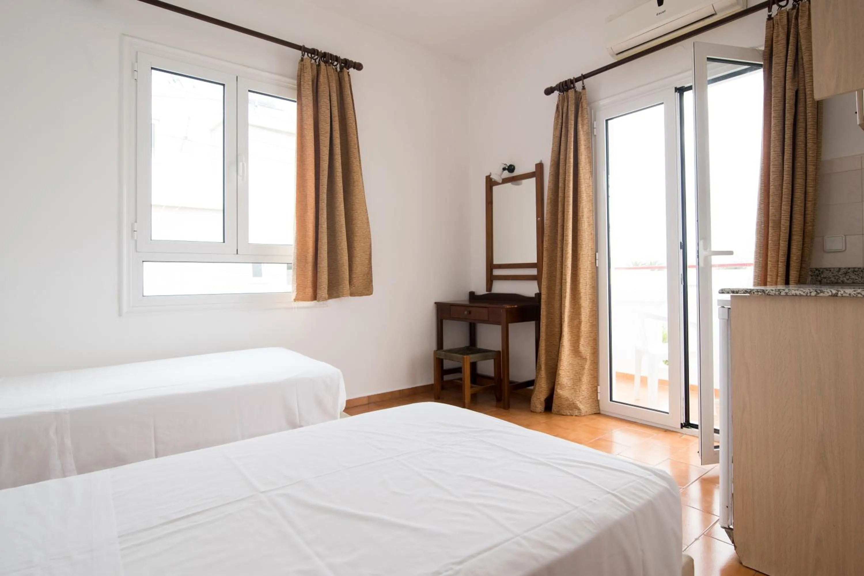 Bedroom, Bed in Ibiscus Hotel Malia