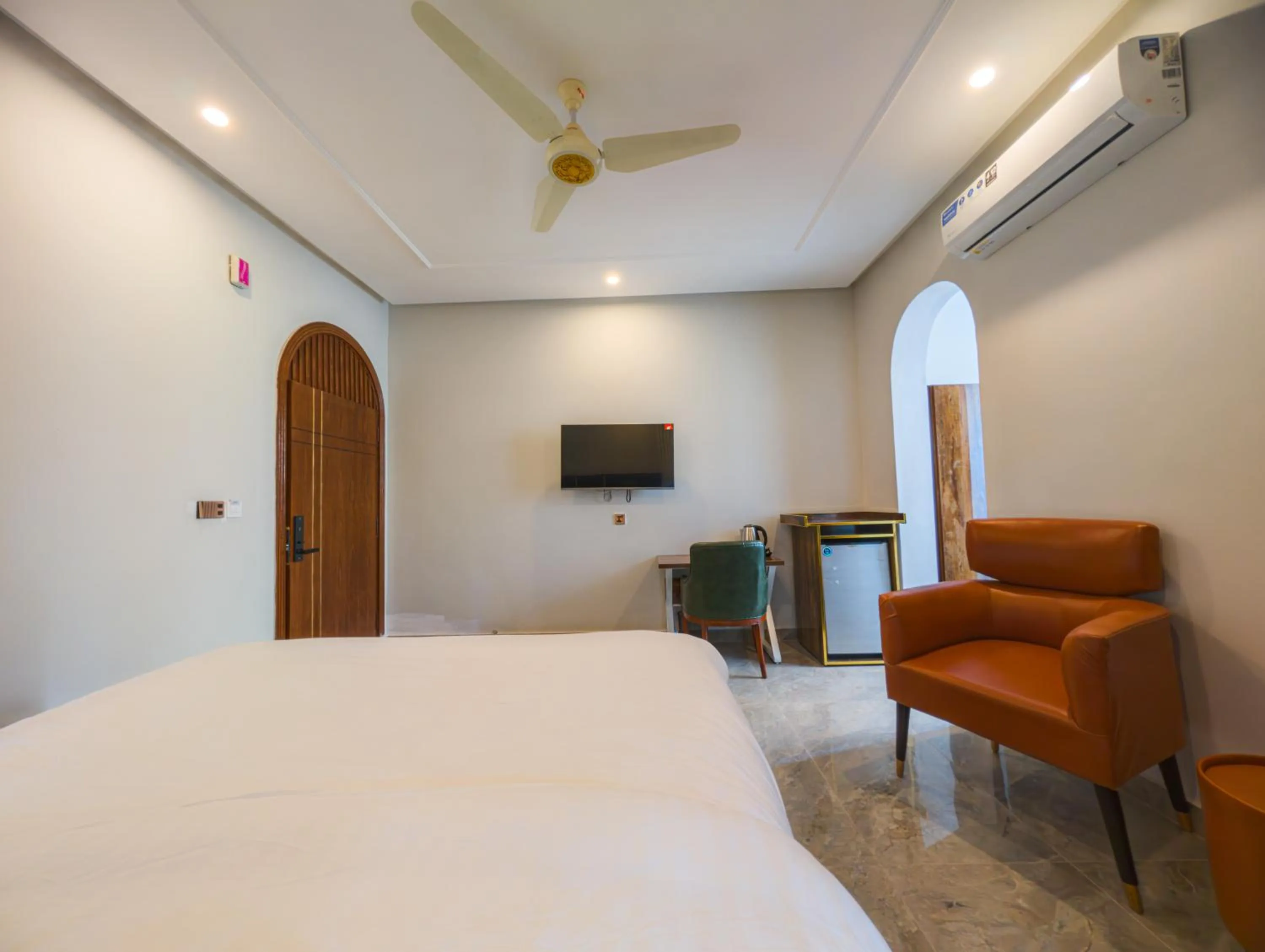 Bed in Grand Shalimar Hotel