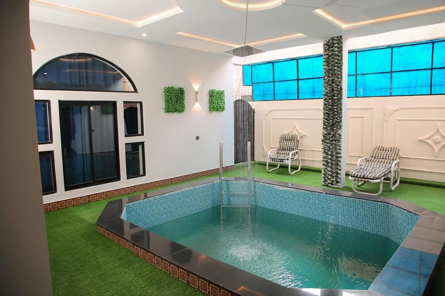 Pool view in Grand Shalimar Hotel