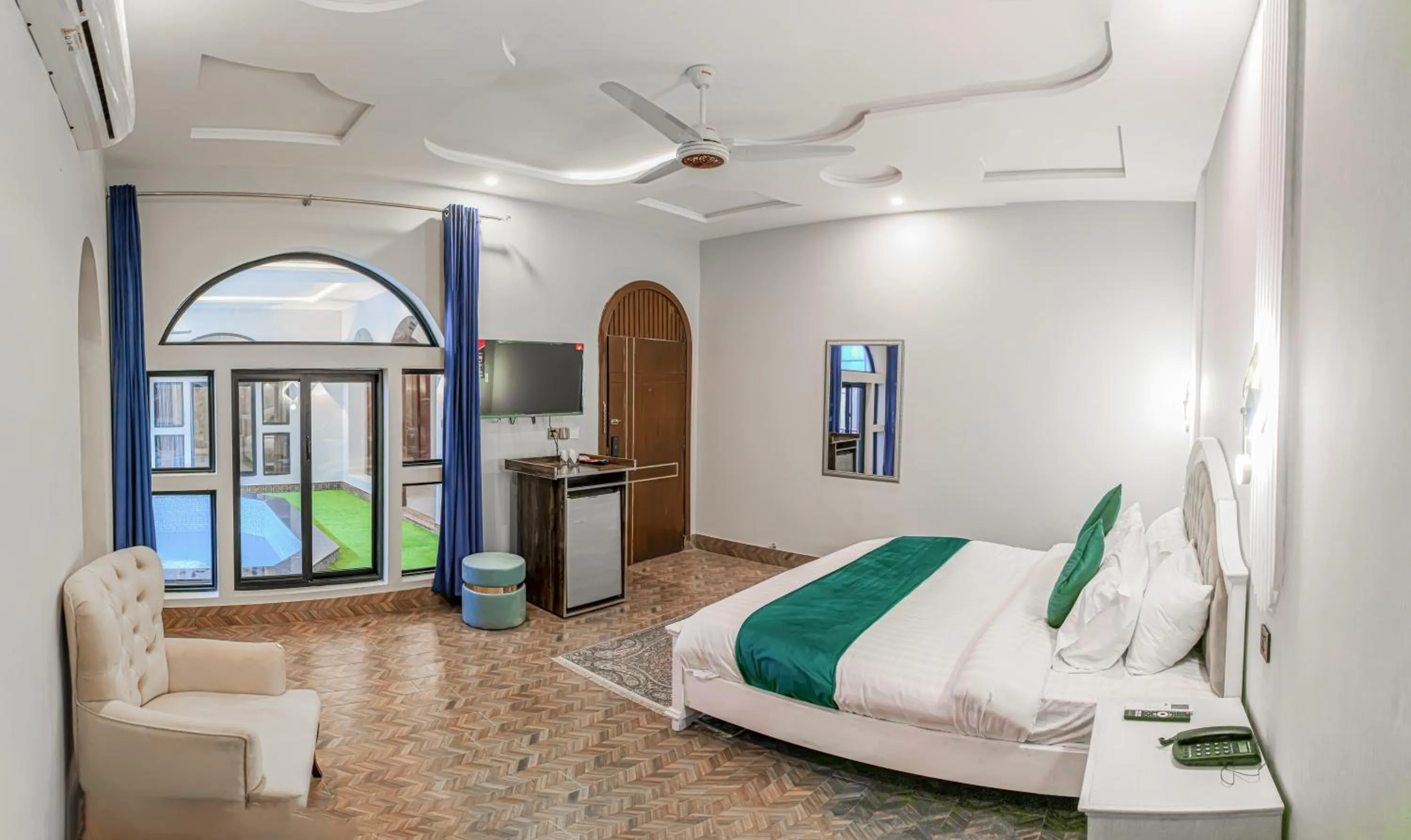 Bed in Grand Shalimar Hotel