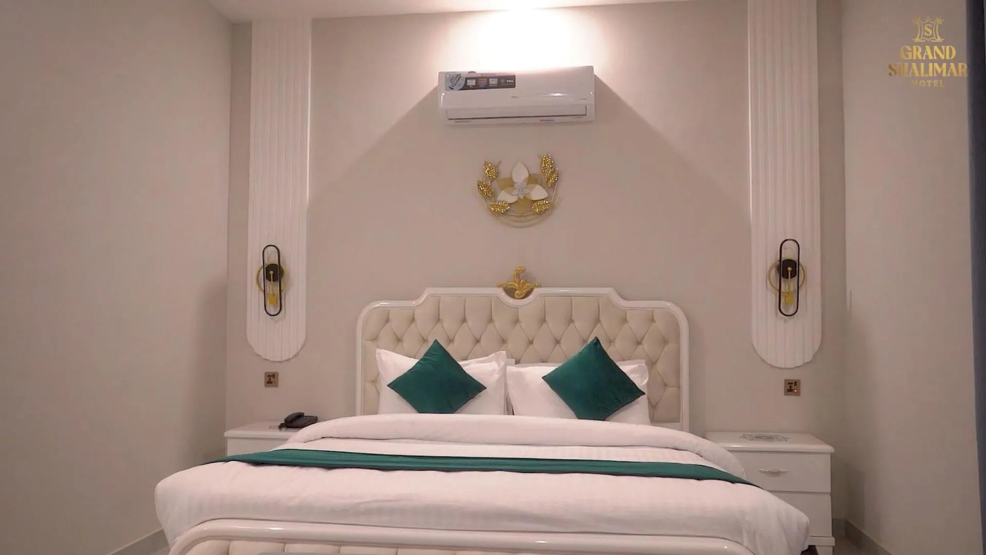 Bed in Grand Shalimar Hotel