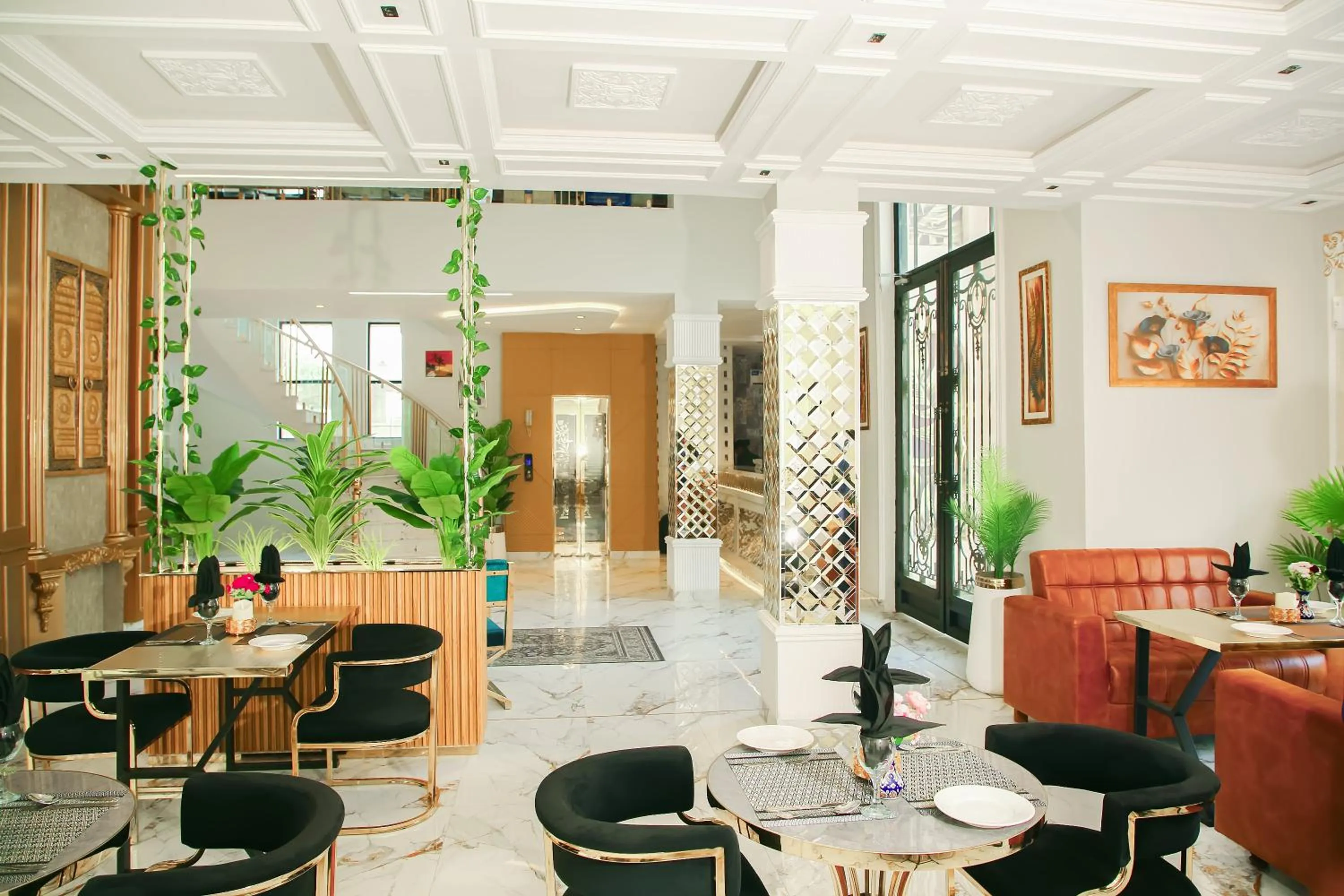 Restaurant/places to eat in Grand Shalimar Hotel