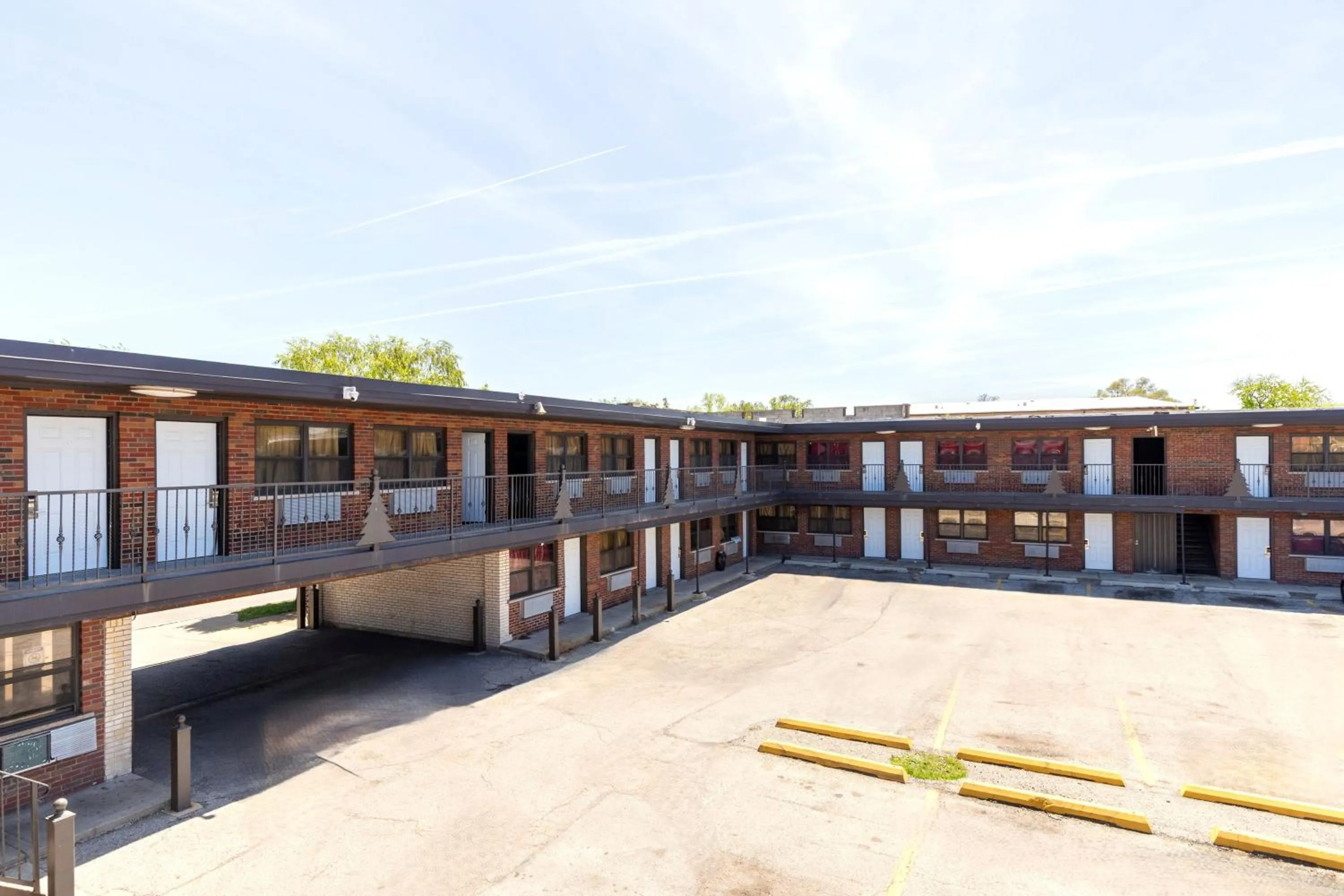 Facade/entrance in Admiral Motel By OYO Chicago I-94