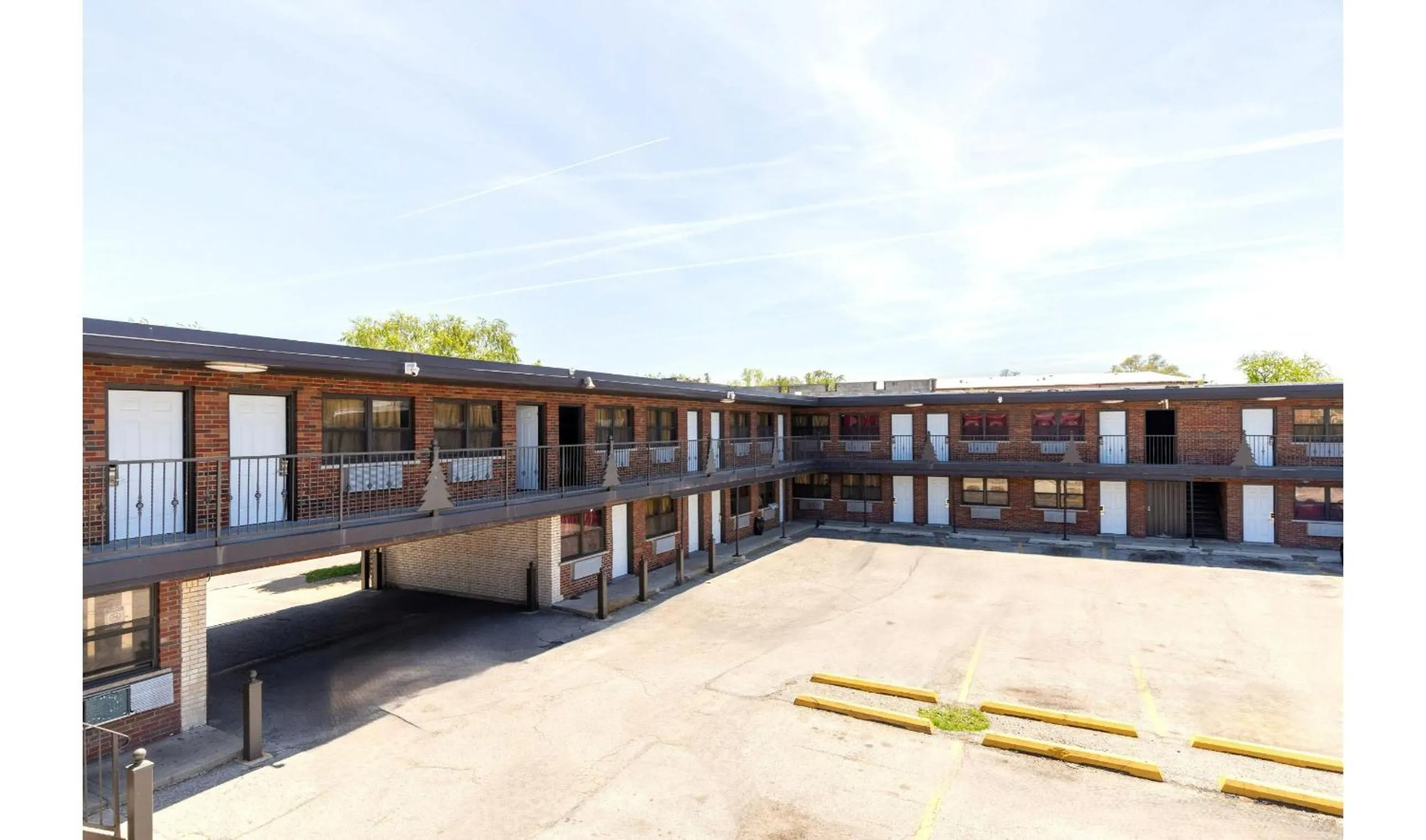 Property building in Admiral Motel By OYO Chicago I-94