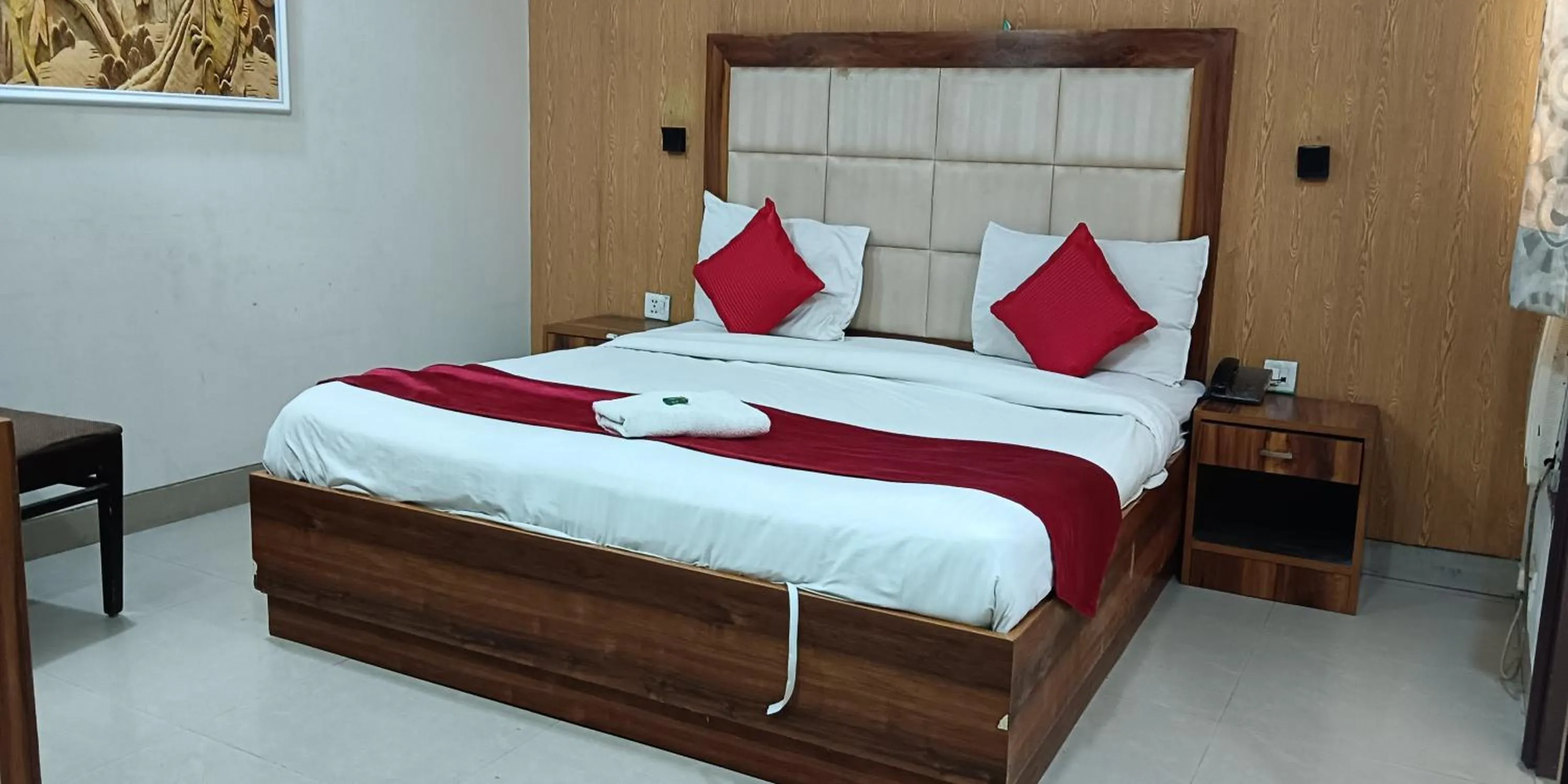 Bed in Hotel RTS Plaza Near IGI Airport
