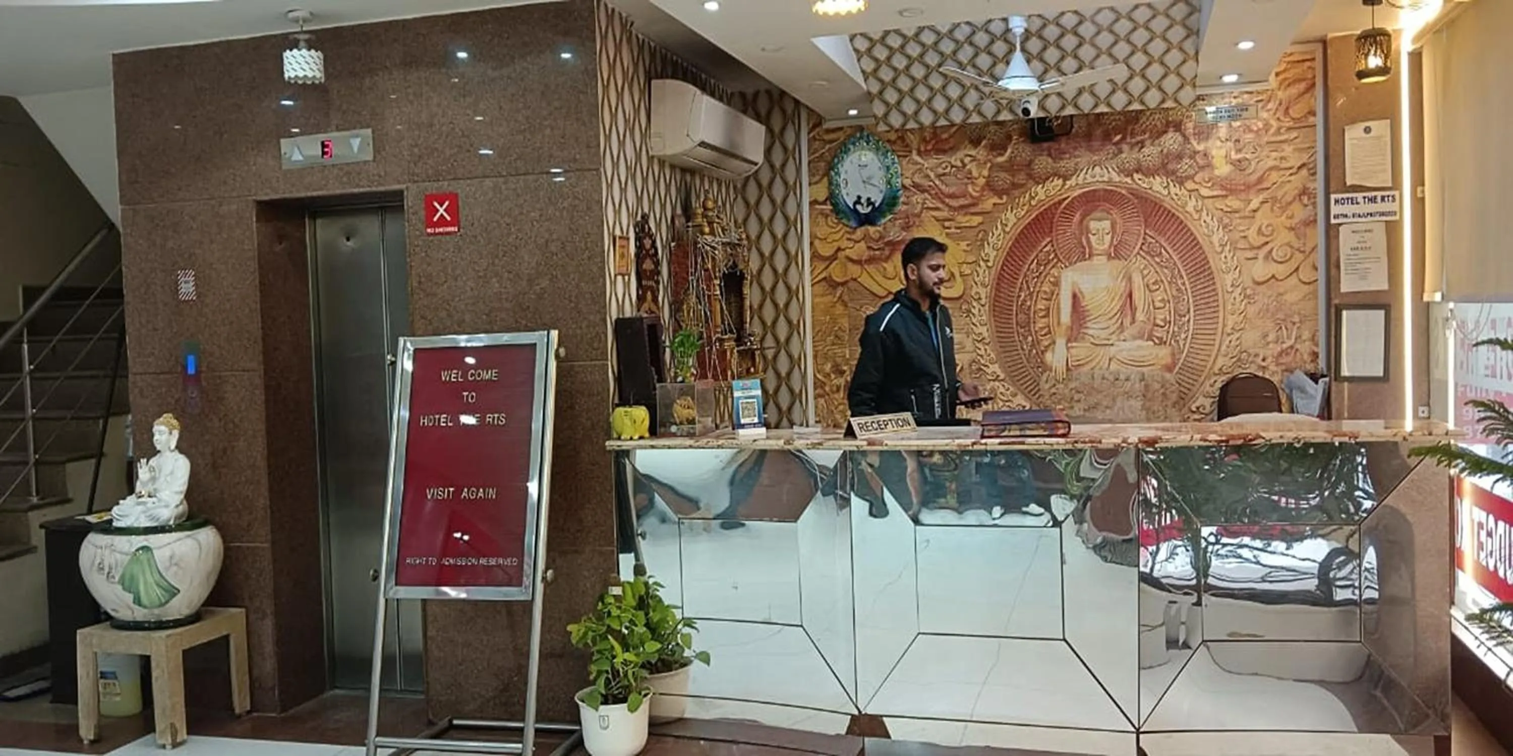 Lobby or reception in Hotel RTS Plaza Near IGI Airport