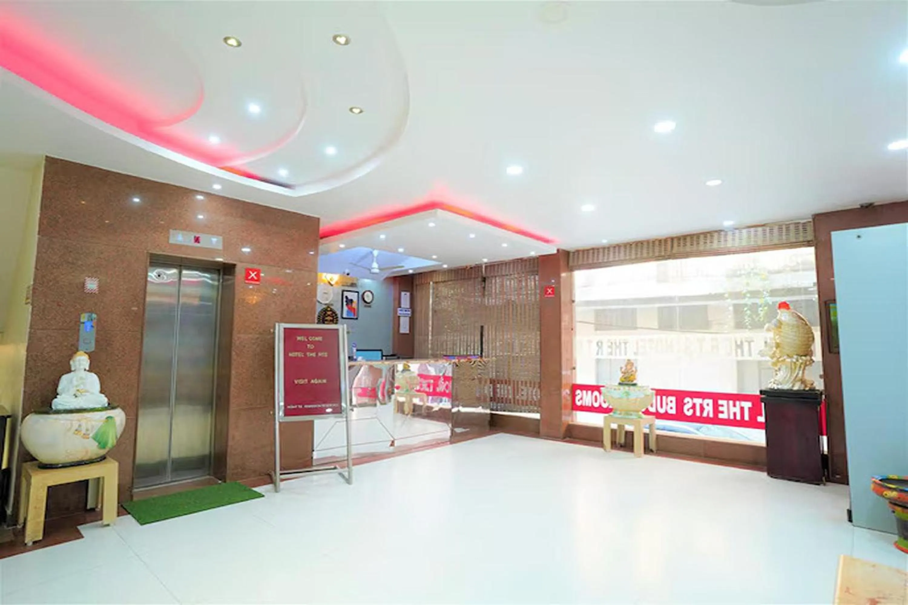 Lobby or reception in Hotel RTS Plaza Near IGI Airport