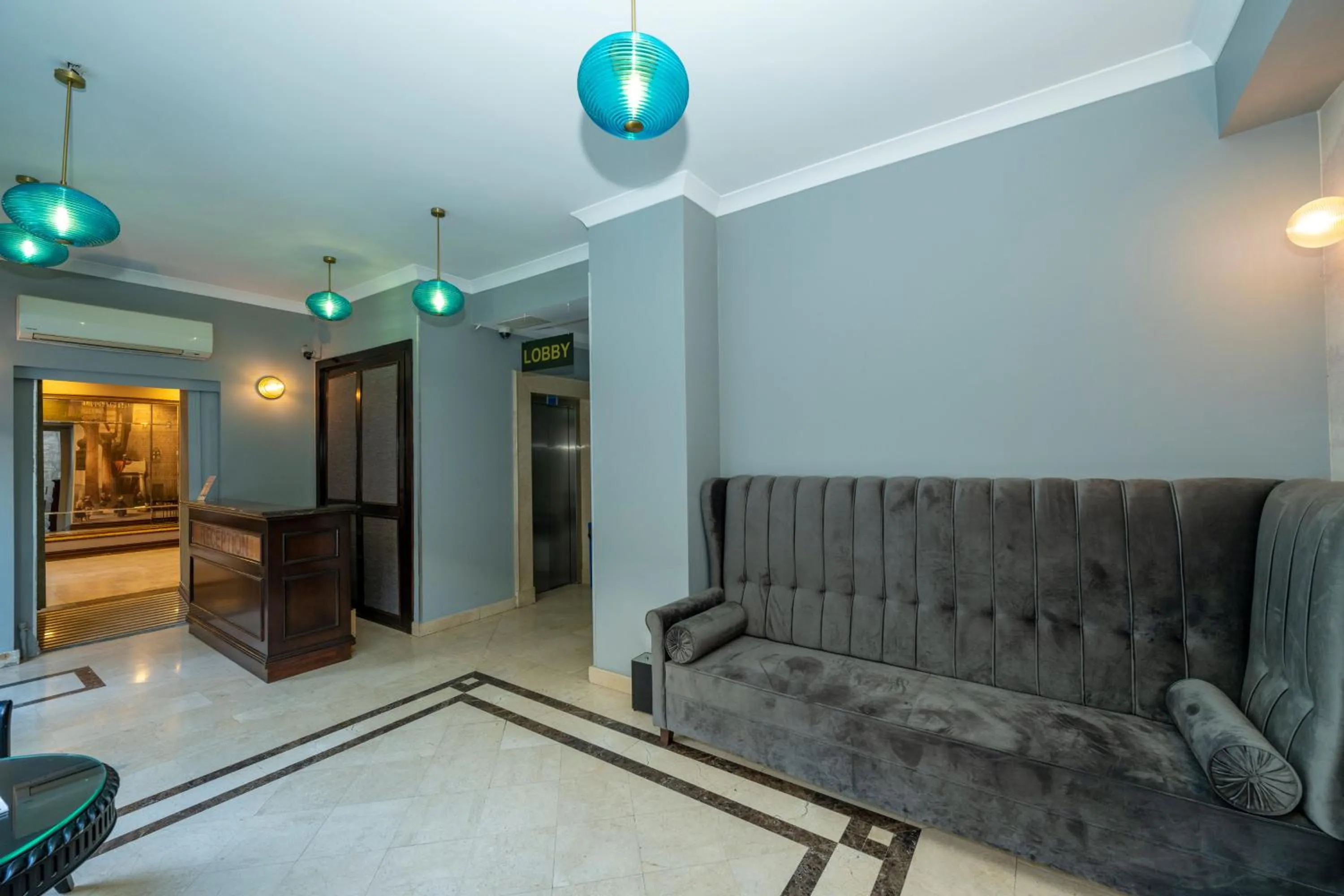 Lobby or reception in Raymond Blue Hotel