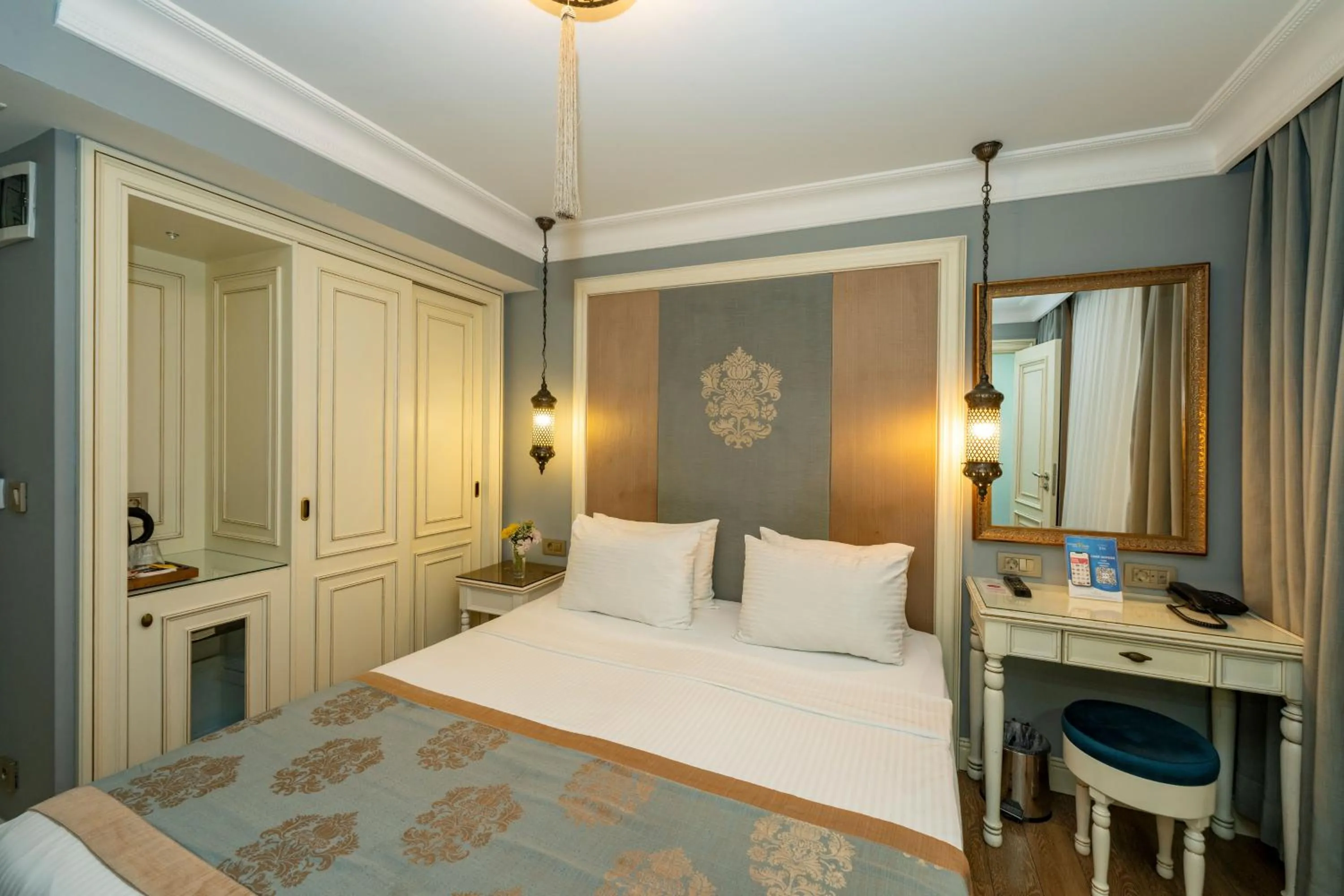 Photo of the whole room in Raymond Blue Hotel